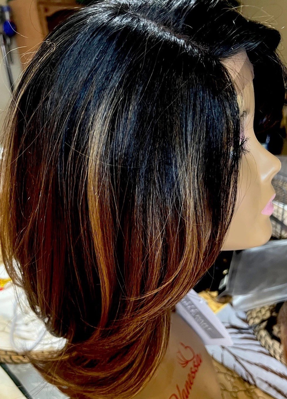 100% SYNTHETIC LACE FRONT WIG LAYERED BOB BROWN & GLD MIX COLOR:SOH239 HEAT OK