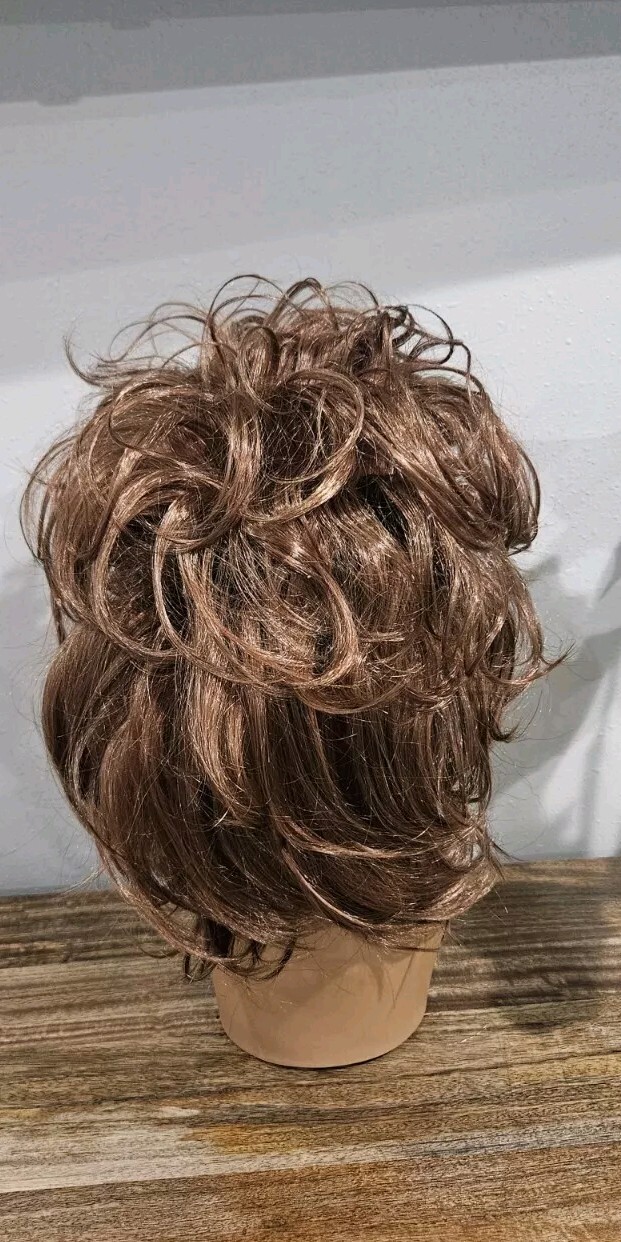 Shiny Red Brown Wig Medium Length Synthetic Hair 13″ Soft Layers
