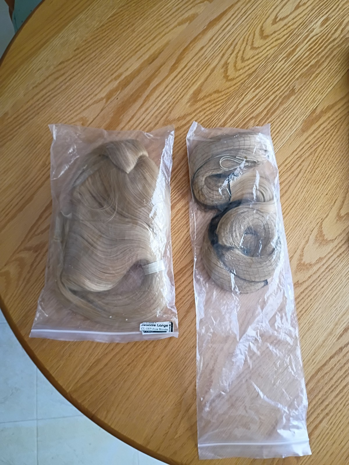 Arda Wigs Jeannie Large