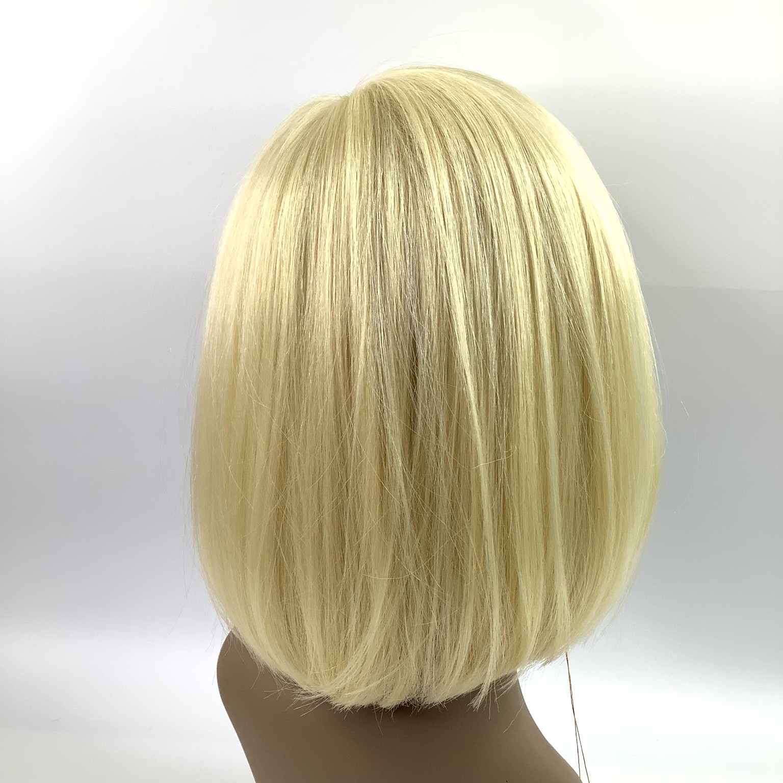 Outre SleekLay Part PERI Lace Front Wig 10″ Color 613 Blonde