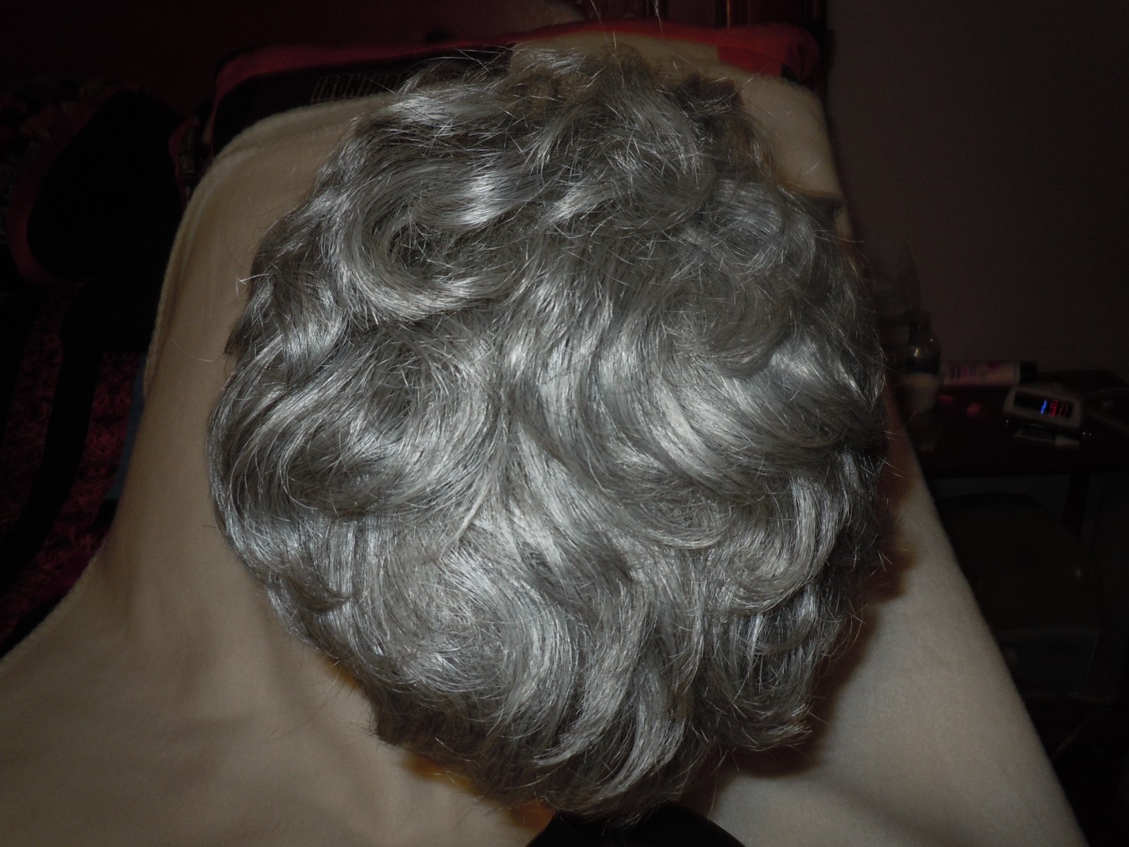 beautiful gray wig classic cap with adjustments short wavy