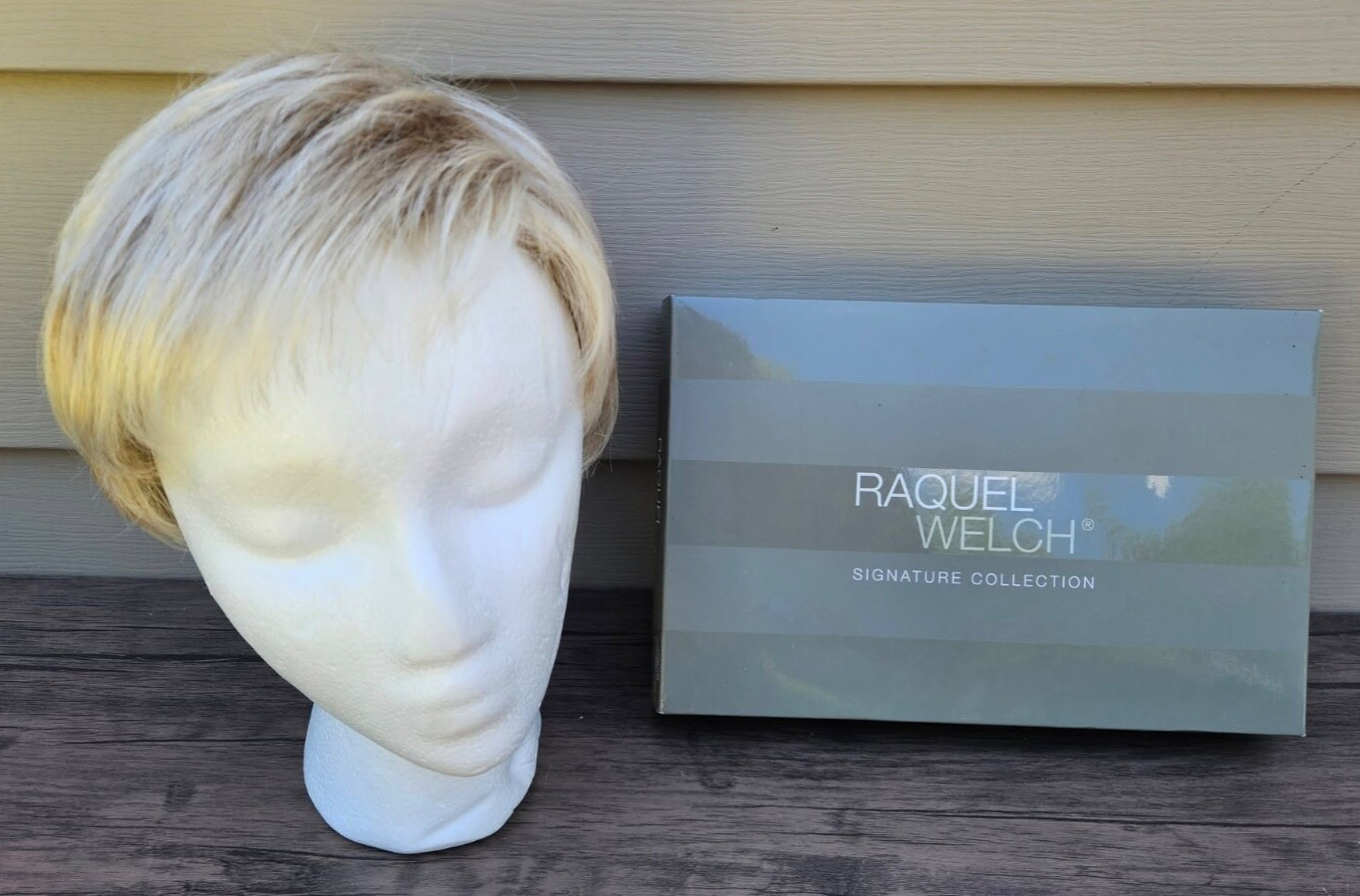 Raquel Welch Wig Short Style Hairuwear Average Size BB7