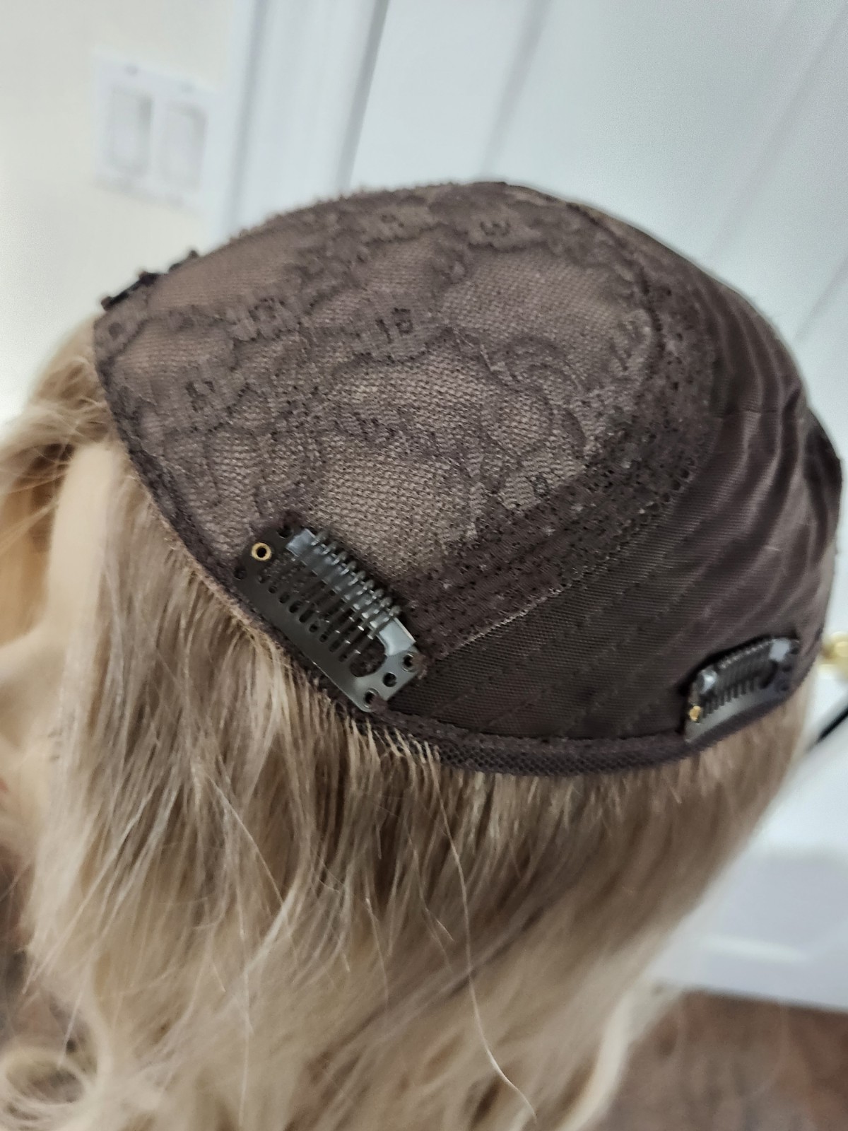 100% HUMAN HAIR SILK TOP LIGHT BLONDE TOPPER /DIMENSION 8″x8″ 18″ LONG