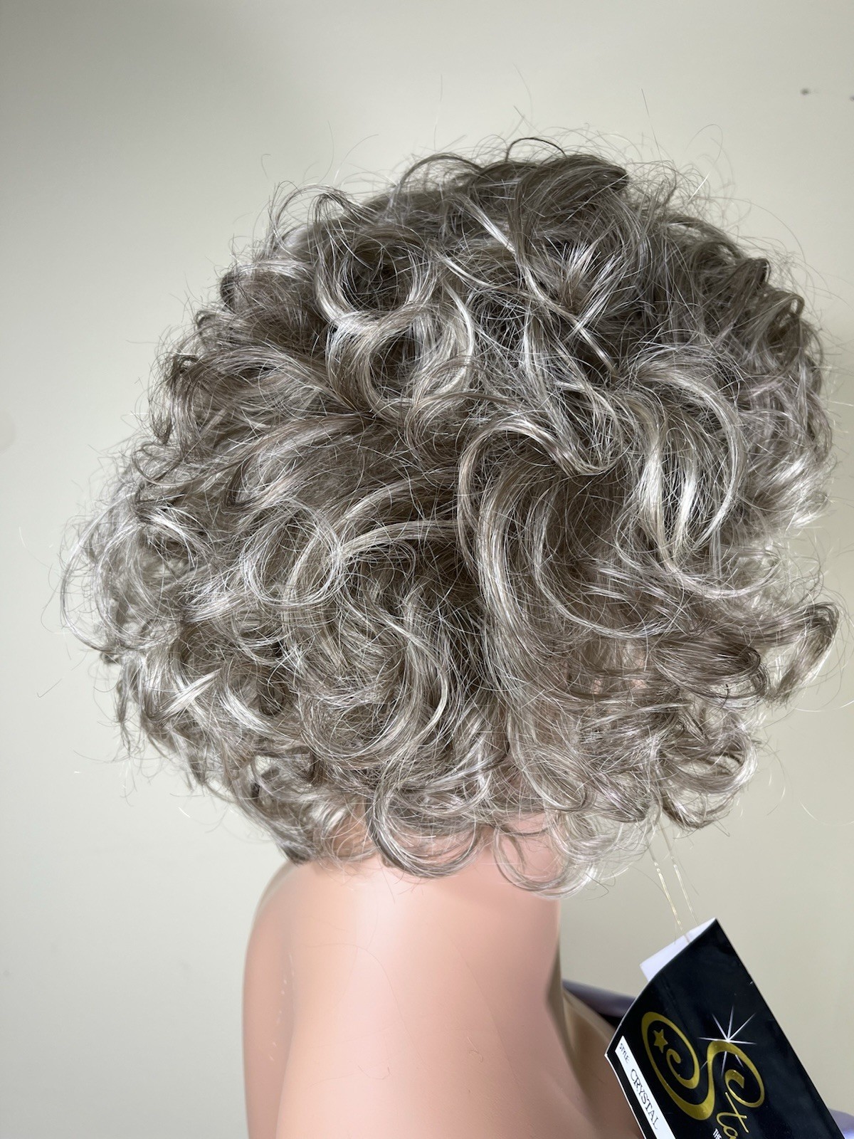TWC Starstyle Synthetic “Crystal” Wig NWT Size Average K18-22 Ash Blonde Frost