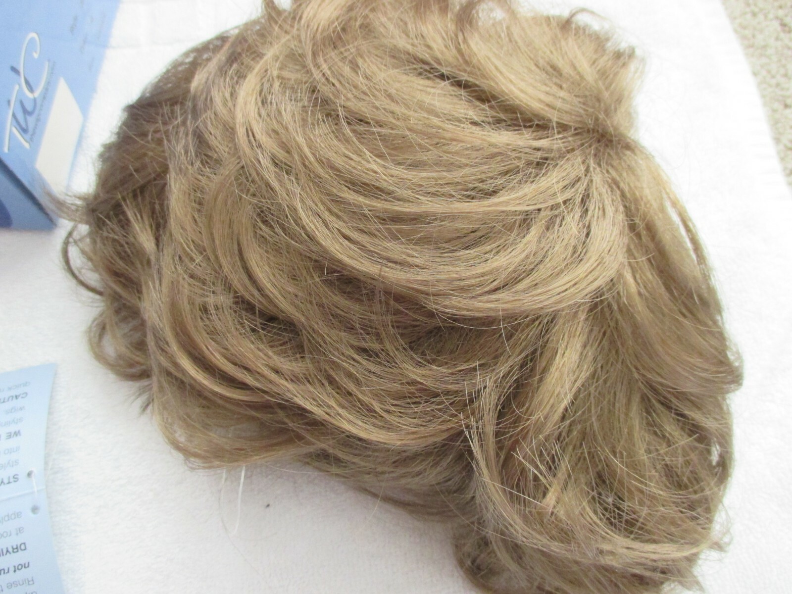 NEW, Women’s TWC Fashion for Less, the Wig Company, Size Average JESSIE Color 18