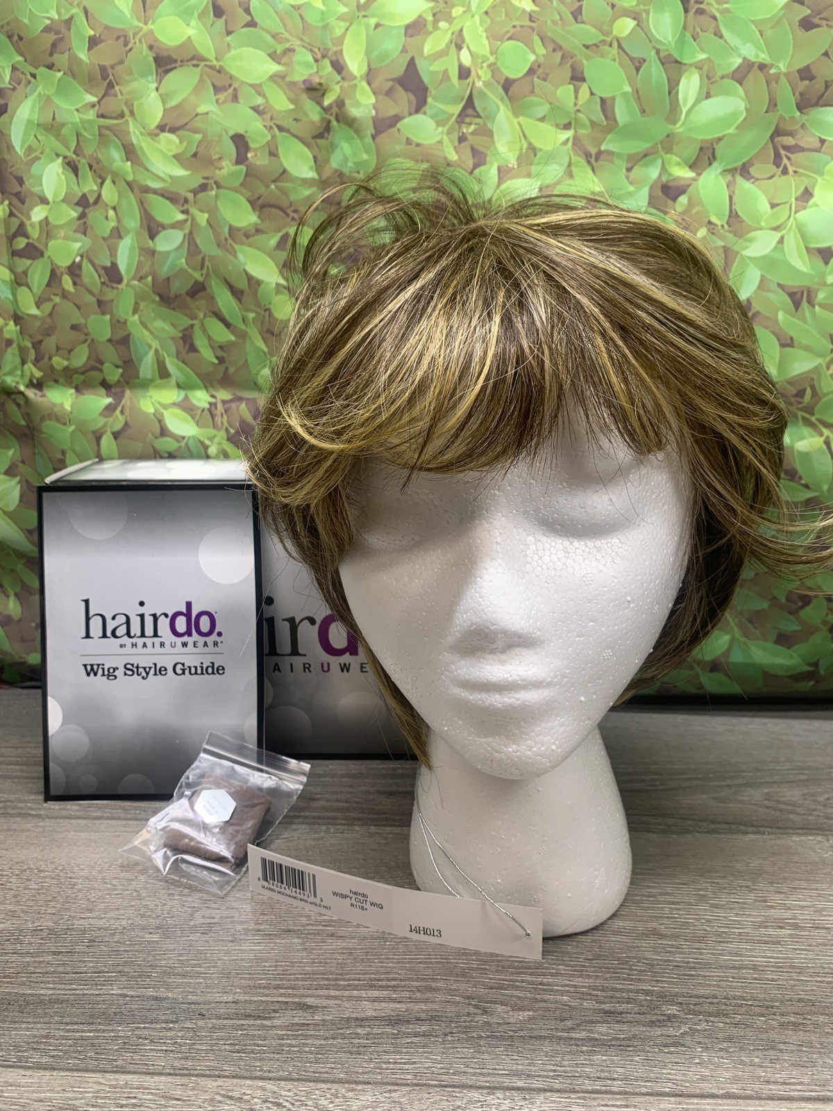 Hairdo WISPY CUT WIG R11S Glazed Mocha Medium Brown W/Gold Hilt