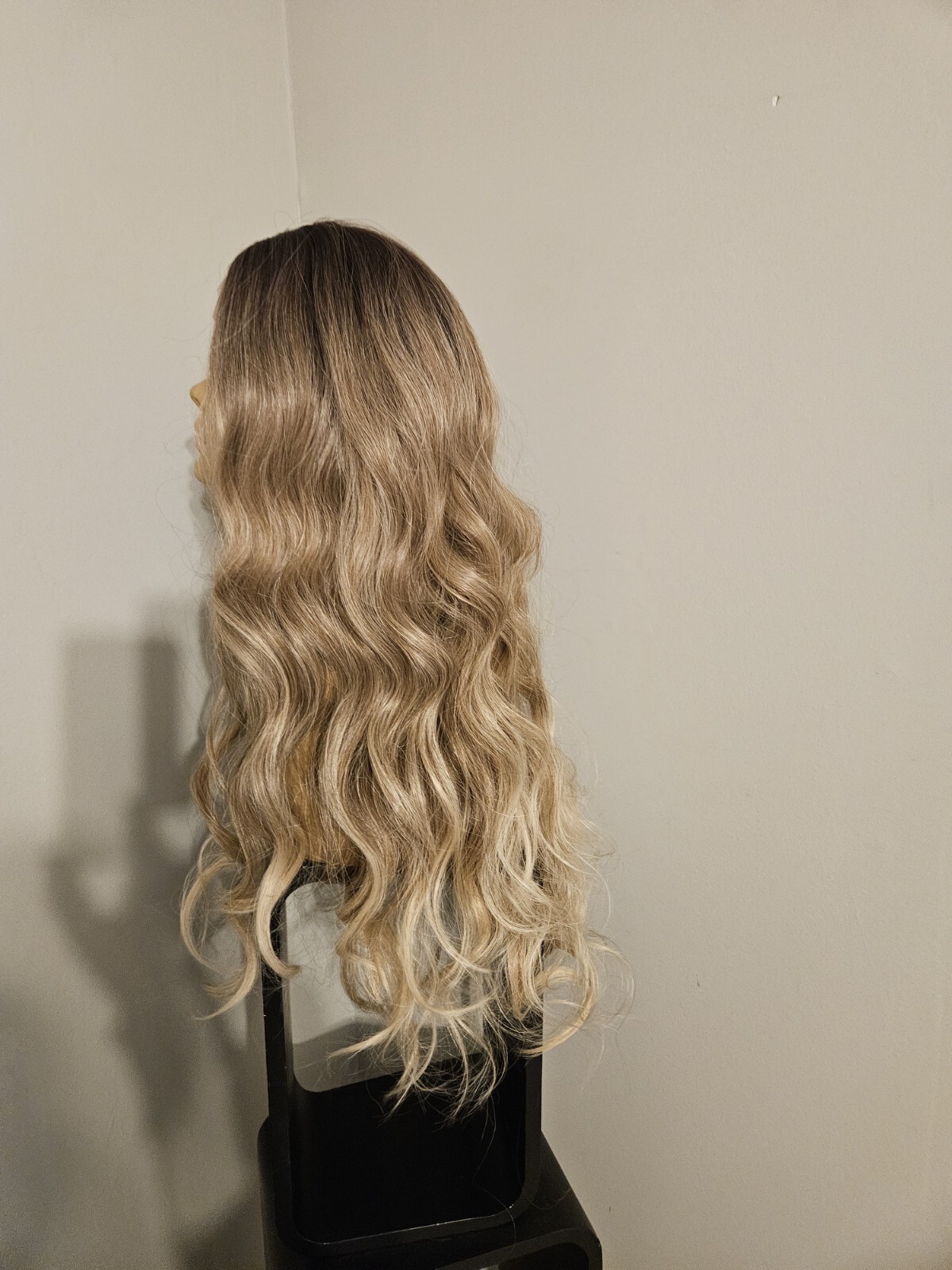 28″ NEW Lace Front MIXED BLONDE HIGHLIGHTS VOLUMINOUS Long Wavy WIG
