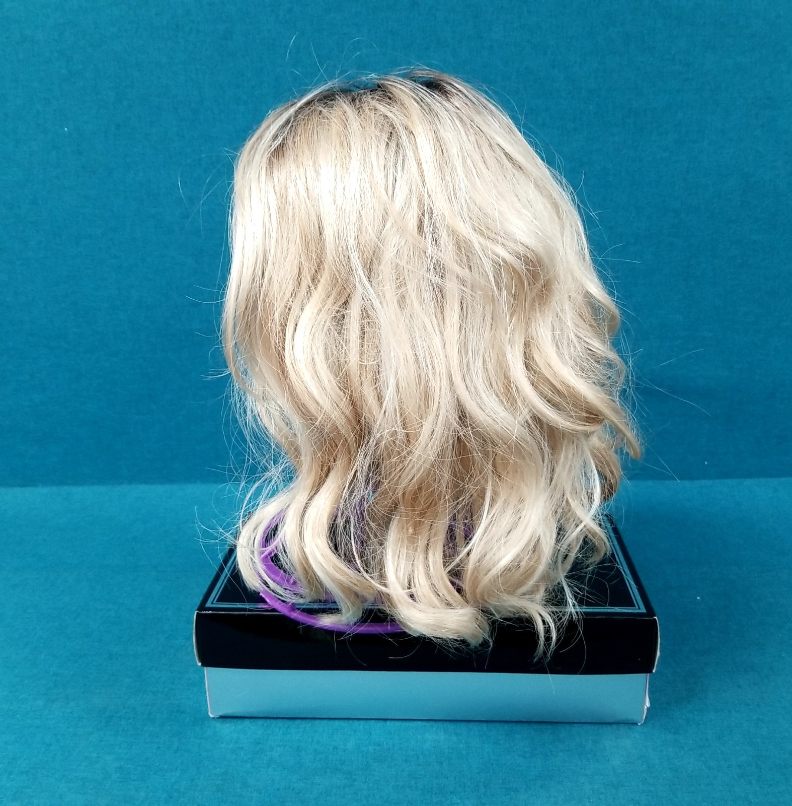 EUC – WIG PRO Collection Platinum Blonde Joy Style Wig In Box Mod Acrylic