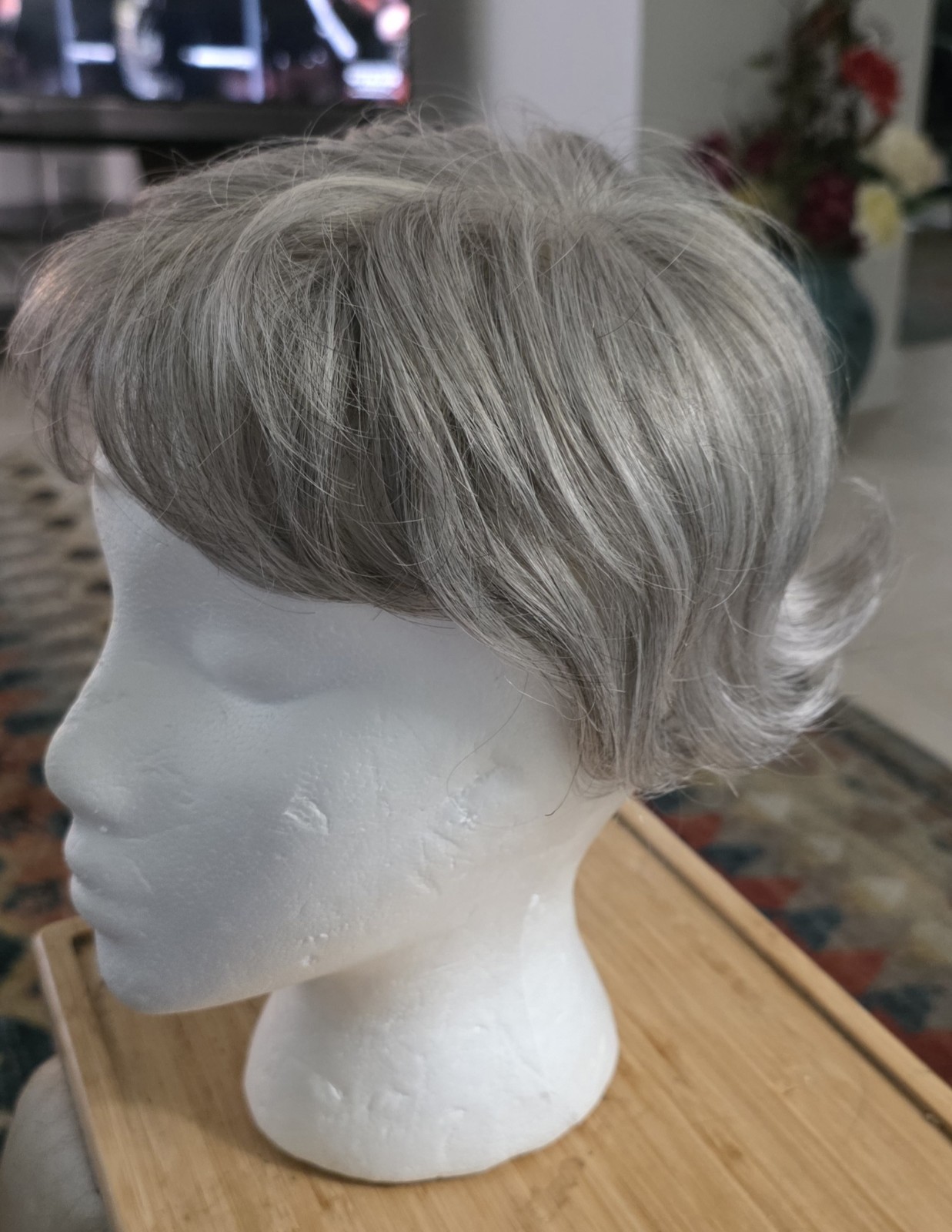 New Open Box Raquel Welch Sheer Indulgence Silver Short Bob Pixie Wig