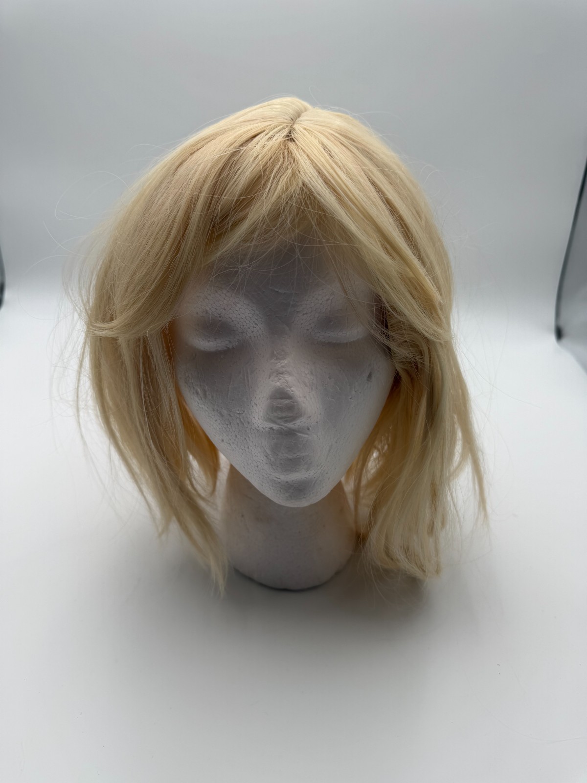 Short Blonde Layered Bob Wig