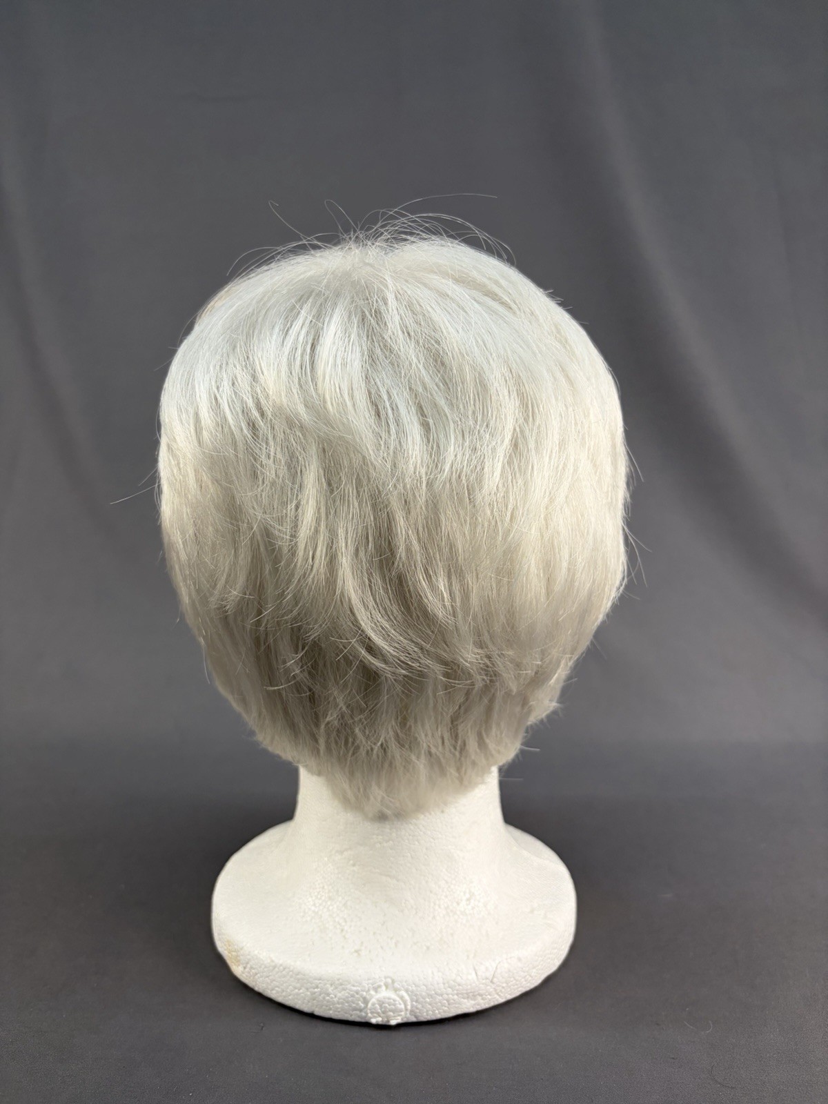 New Paula Young White/Gray Short Hair Wig Adjustable A3433 Casey 60 Petite