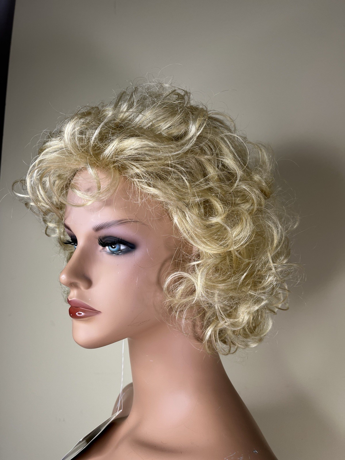 Vintage Eva Gabor “Now N’ Again” Curly Blonde Synthetic Wig Size Average