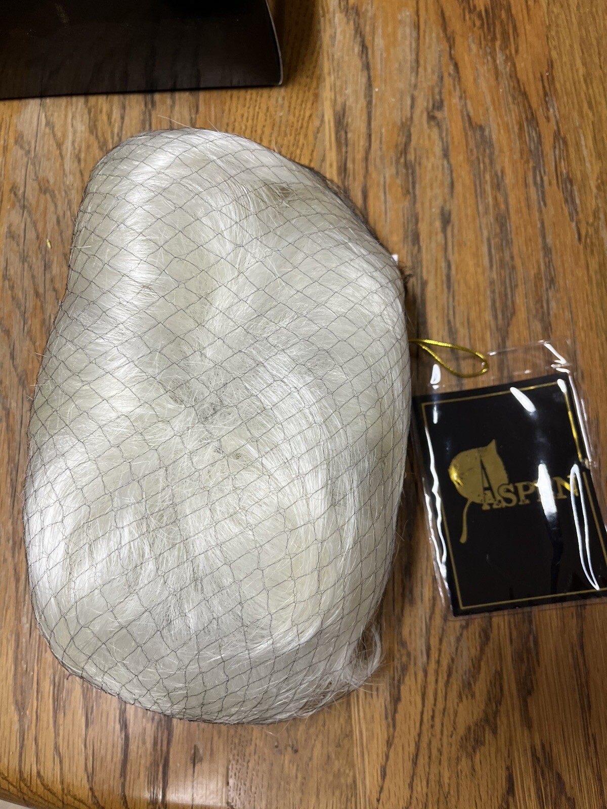 Aspen Wig Short Curly C- 133 Carolyn Color 60M Pearly White NWT In box