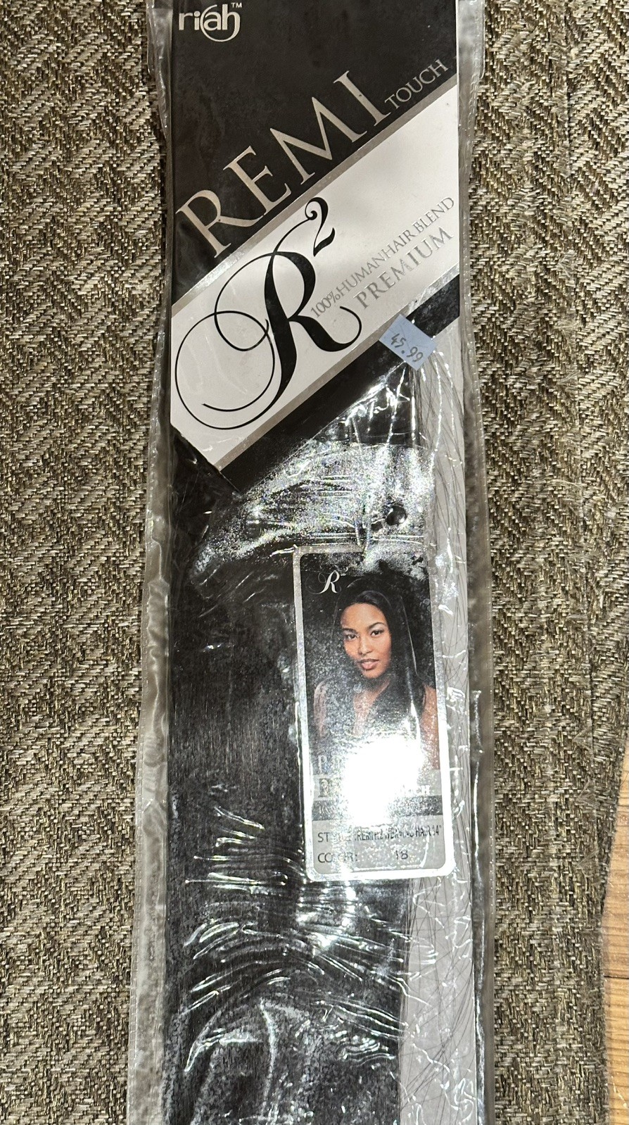 Riah Premium Remi Touch R2 Human Hair Blend Weave Extensions 14″ Color 1B Black