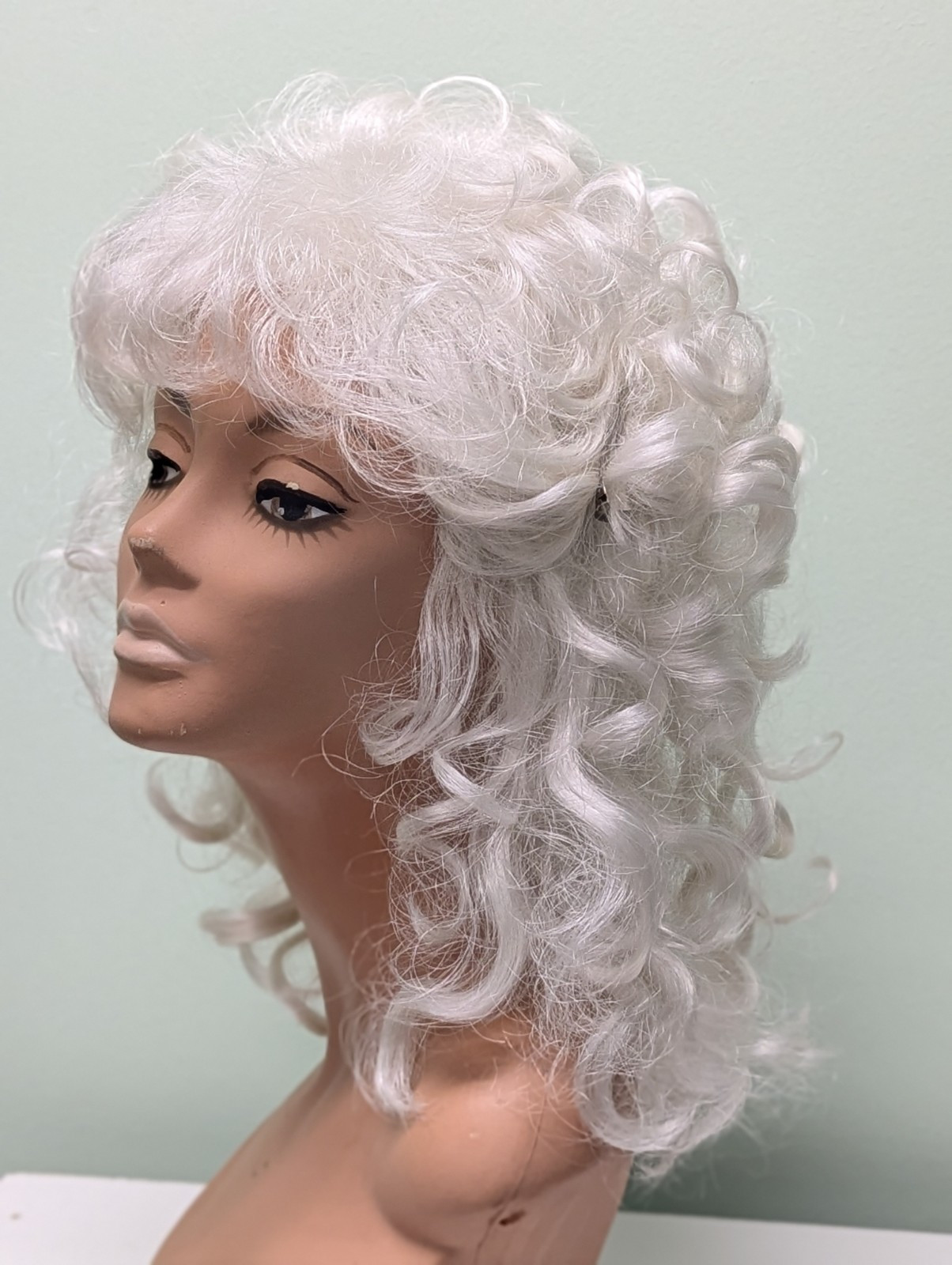 New Wig Aspen- Gabriella #60M Color Pearl White Average Size