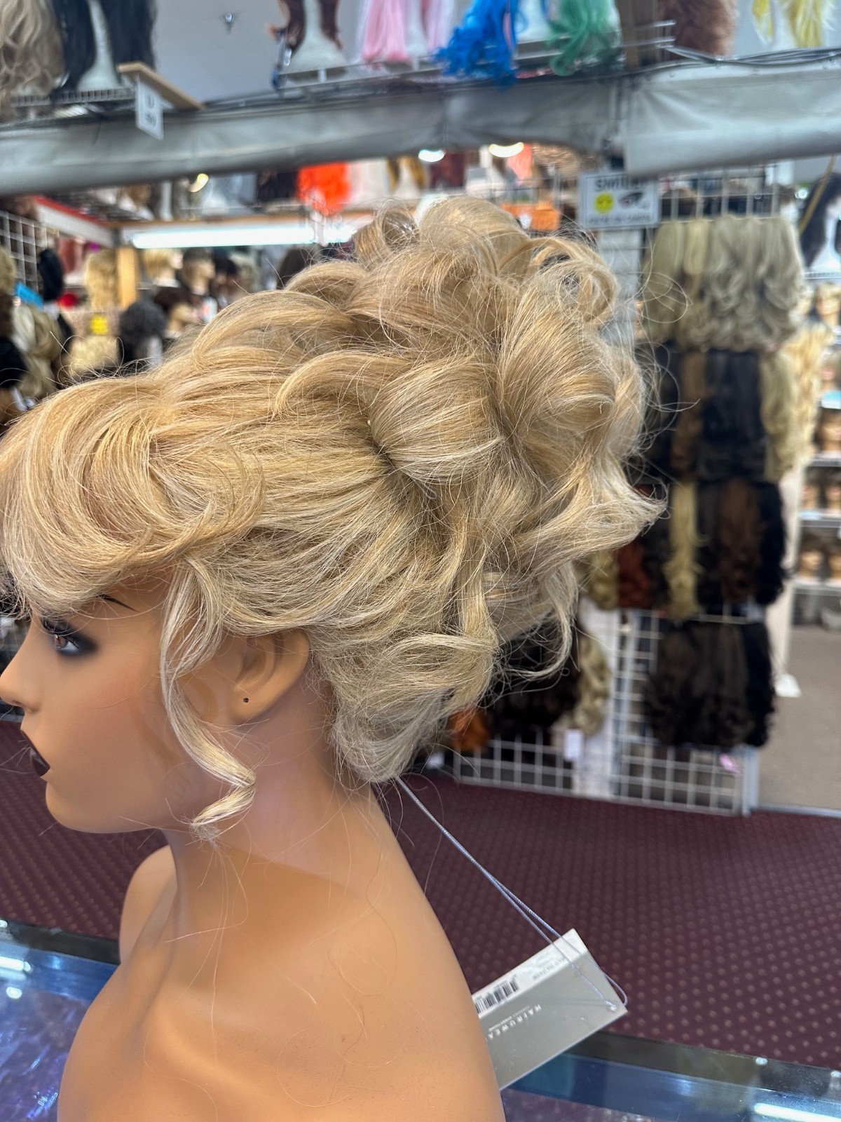 SIN CITY WIGS LOVELY lace front part frosted blonde Raquel welch day to date