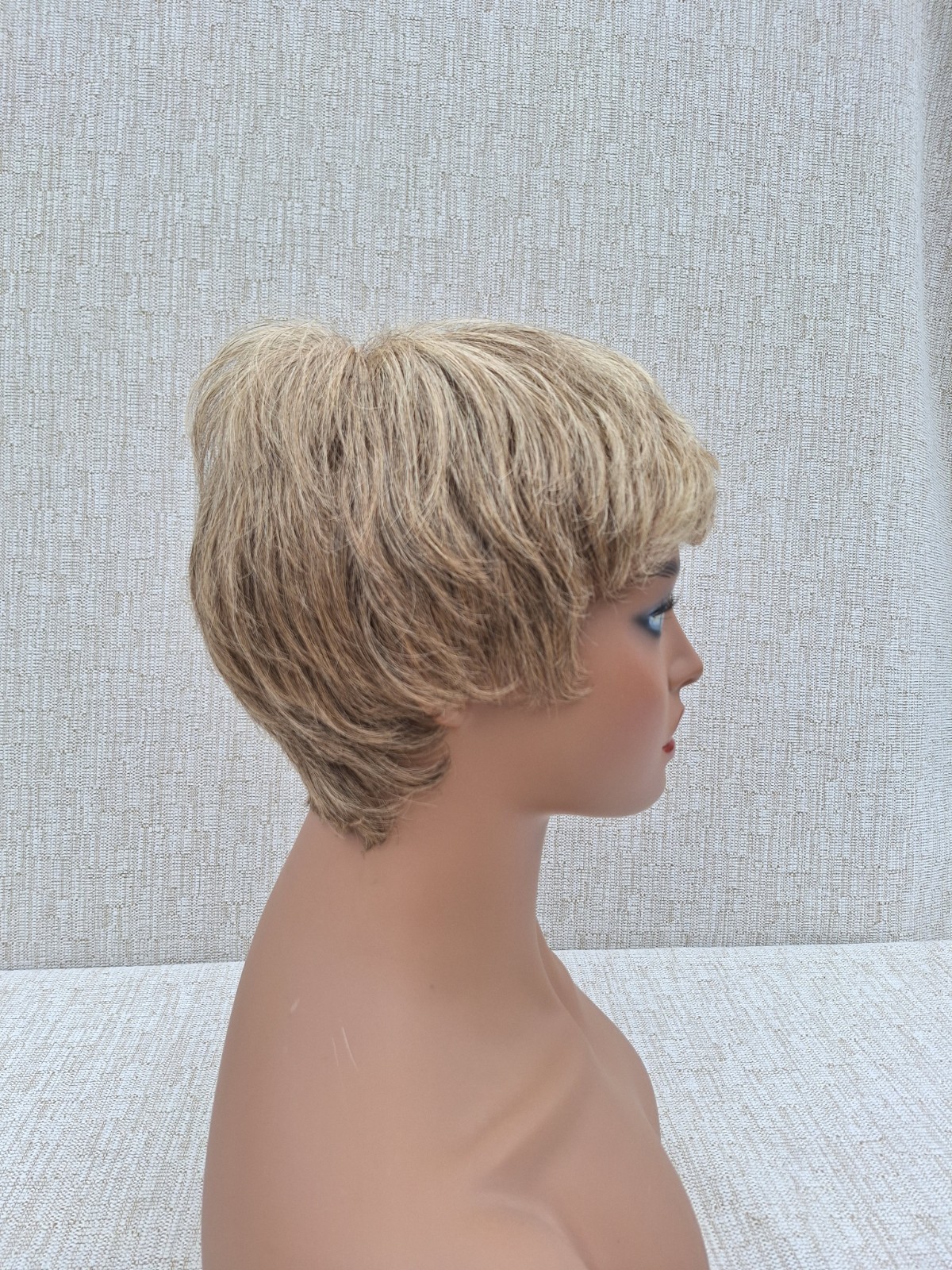 RAQUEL WELCH Short Wig Memory Cap Kanekalon Vibralite Dk. Blonde / Lt. Brown