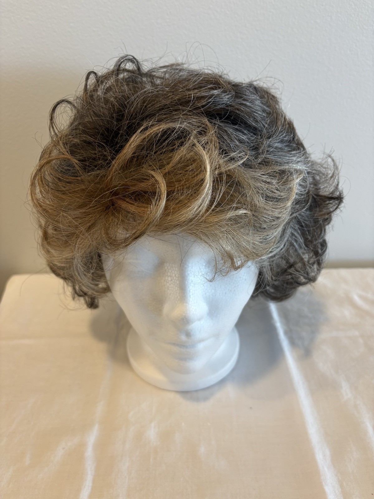 TWC The Wig Authority Fashion Club Designs RUBY Wig Blond Highlights Brown Sz L
