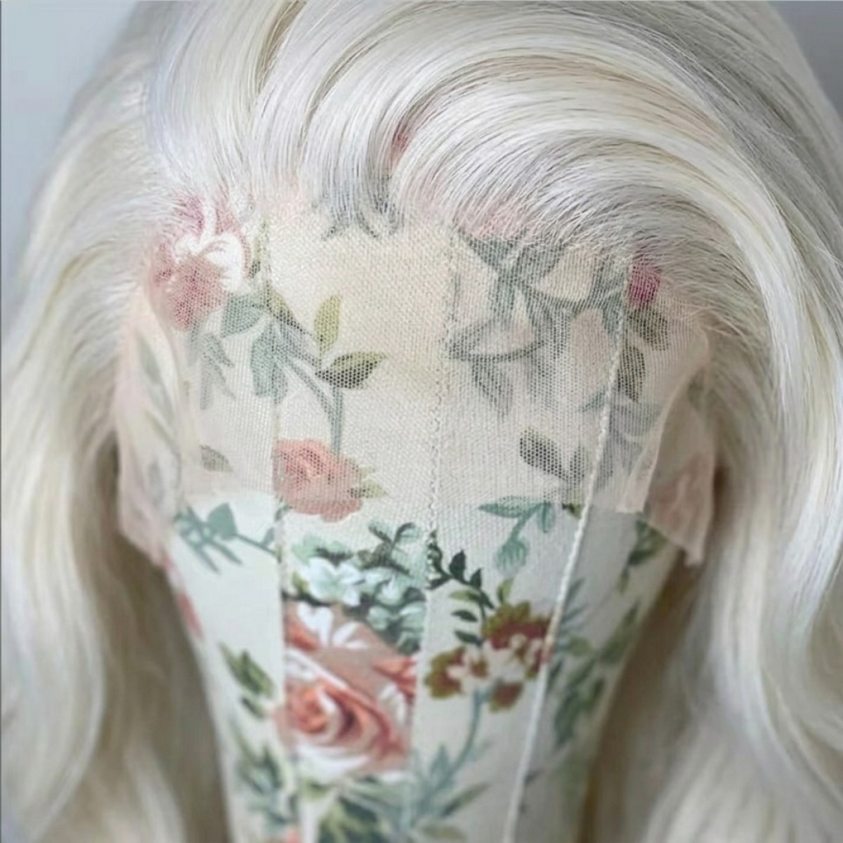 Platinum blonde Natural Long Wavy Heat Resistant Synthetic Hair Lace Front Wigs