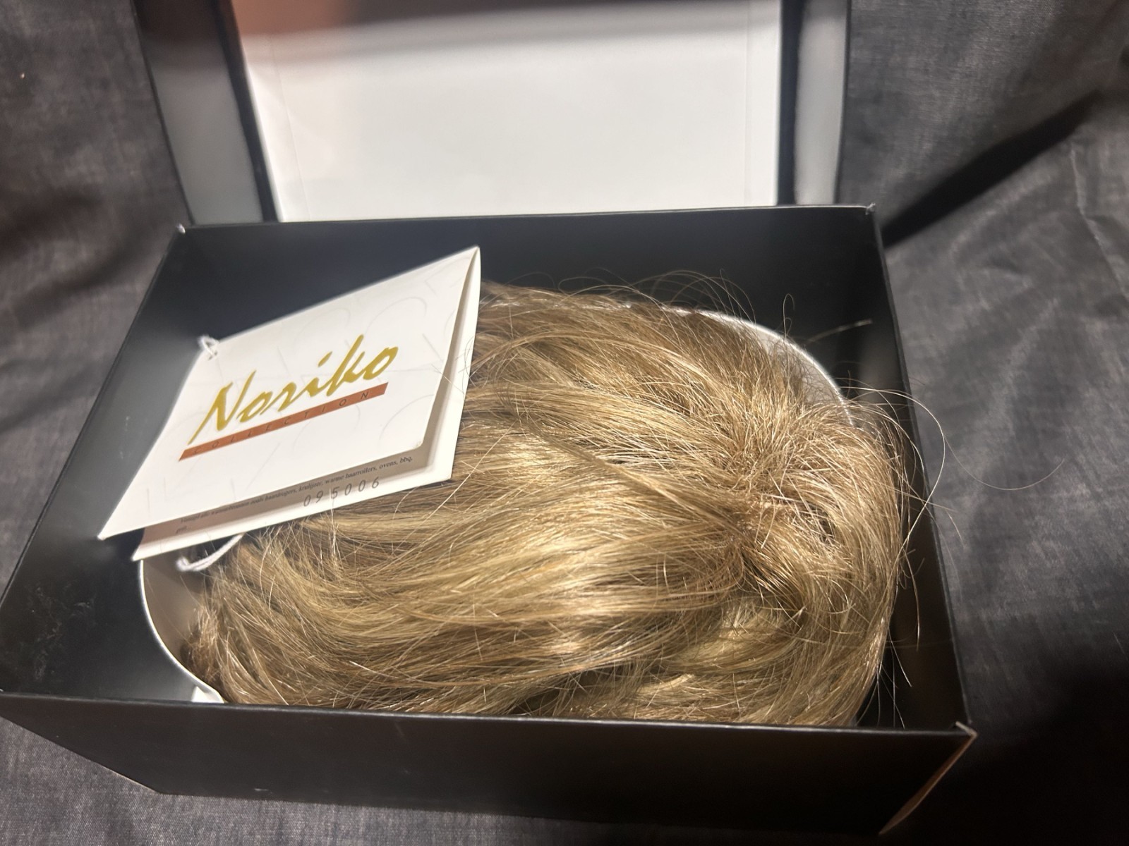 Wig, synthetic hair Spring Honey Model 1651 Madison