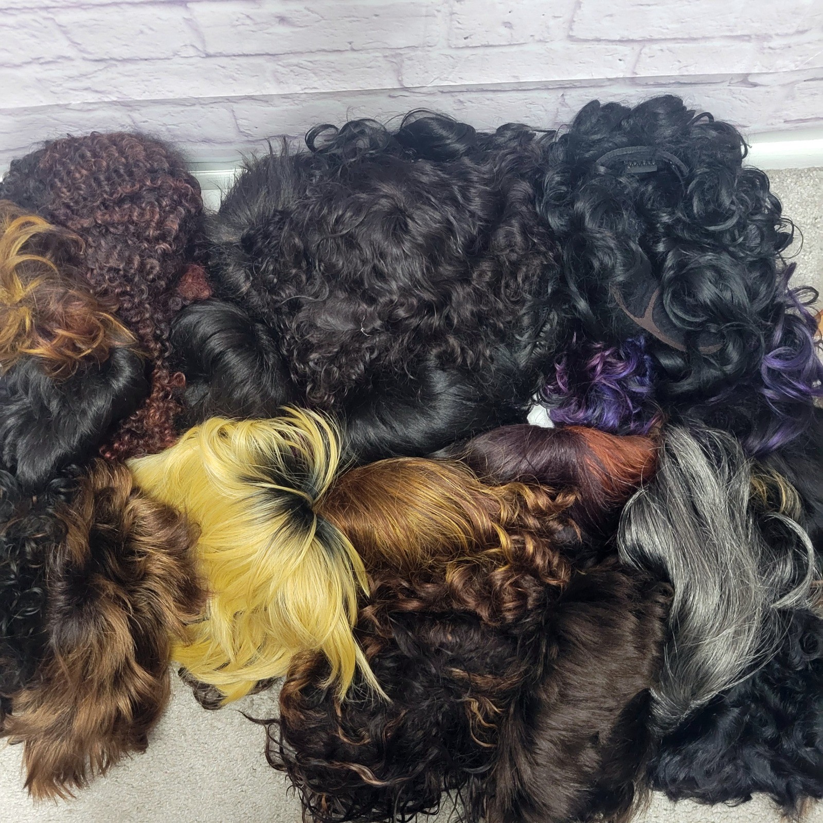 Lot 23 Pre-Owned Mixed Wigs Short Black Brunette Curly Vanessa Foxy Silver *READ