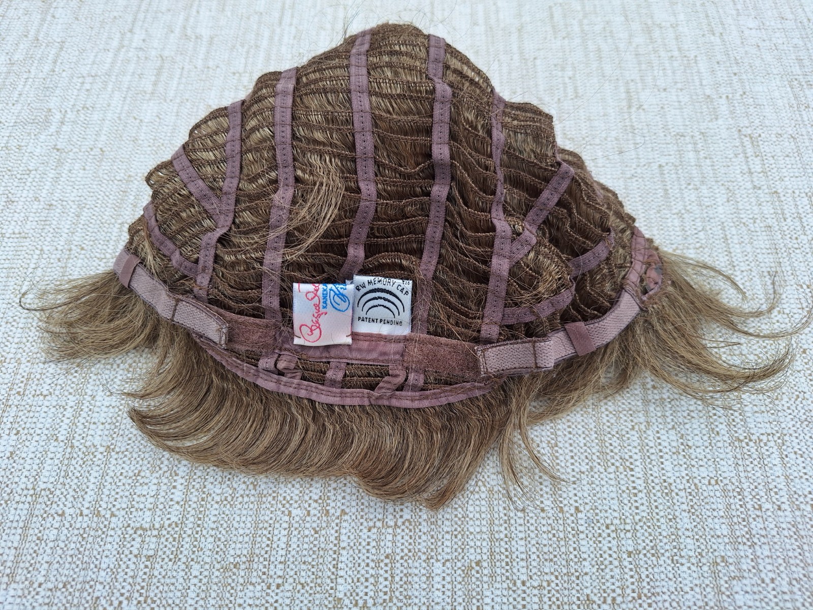 RAQUEL WELCH Short Wig Memory Cap Kanekalon Vibralite Dk. Blonde / Lt. Brown