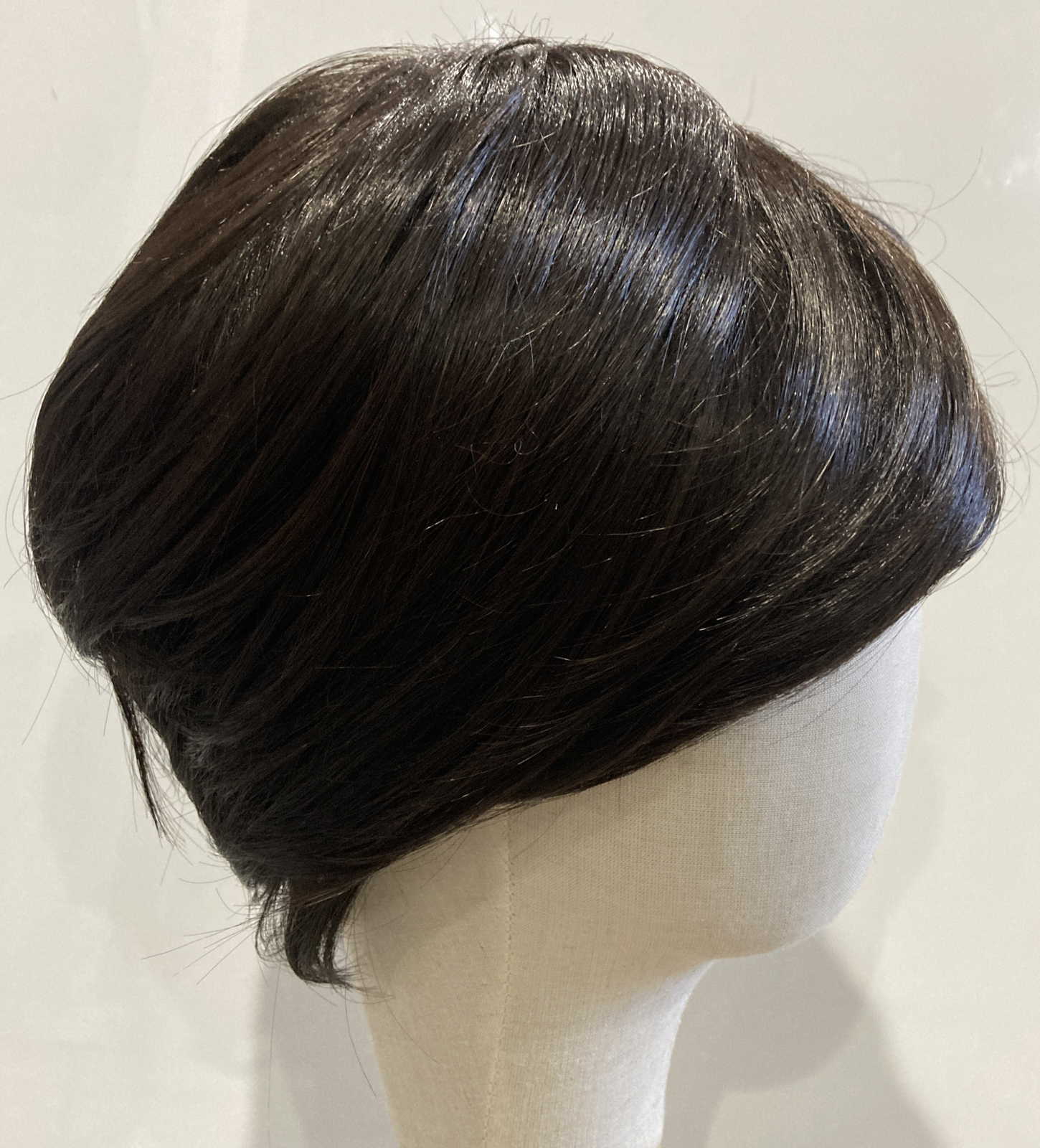 SHATTERED BOB WIG BY HAIRDO R4 Midnight Brown Dark Brown New In Box