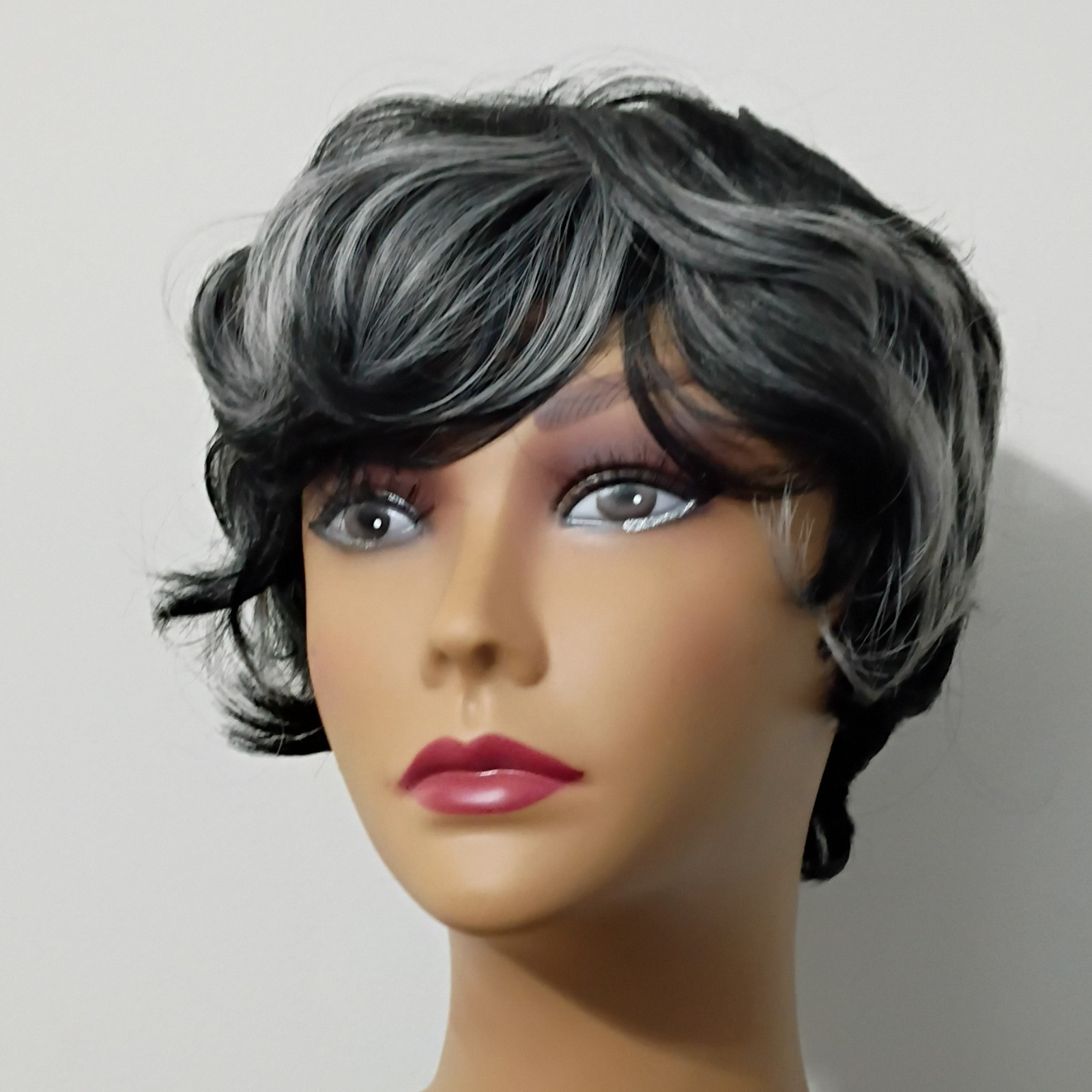 Synthetic Black & Gray Wavy Bob Wig Capless Slip-On One Size Women’s Fashion