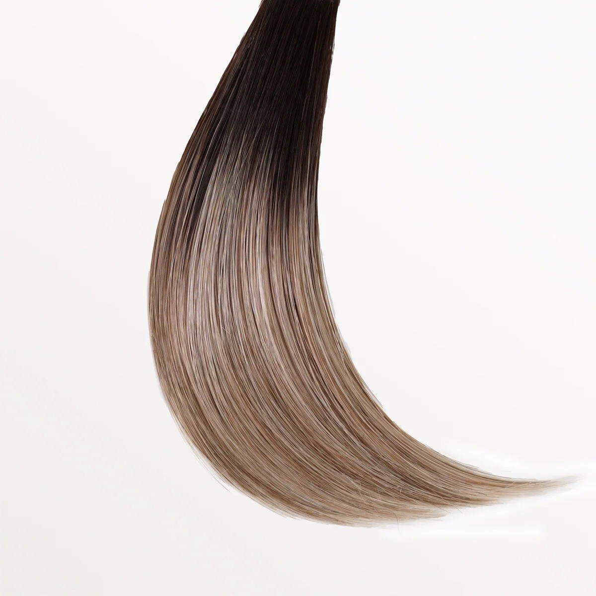 NEW IN BOX TRESSALLURE WIG MC1426 LEADING EDGE 18/16/22/R8 CASHMERE CREAM LAYERS