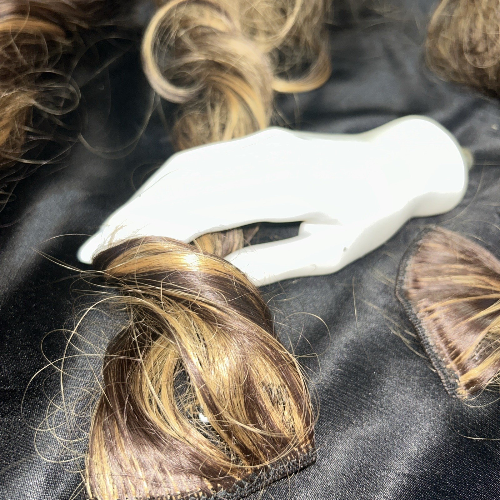 Lot Clip In Hair Extensions Brunette Blonde Streaks 24” Long 5 Clip In Pieces