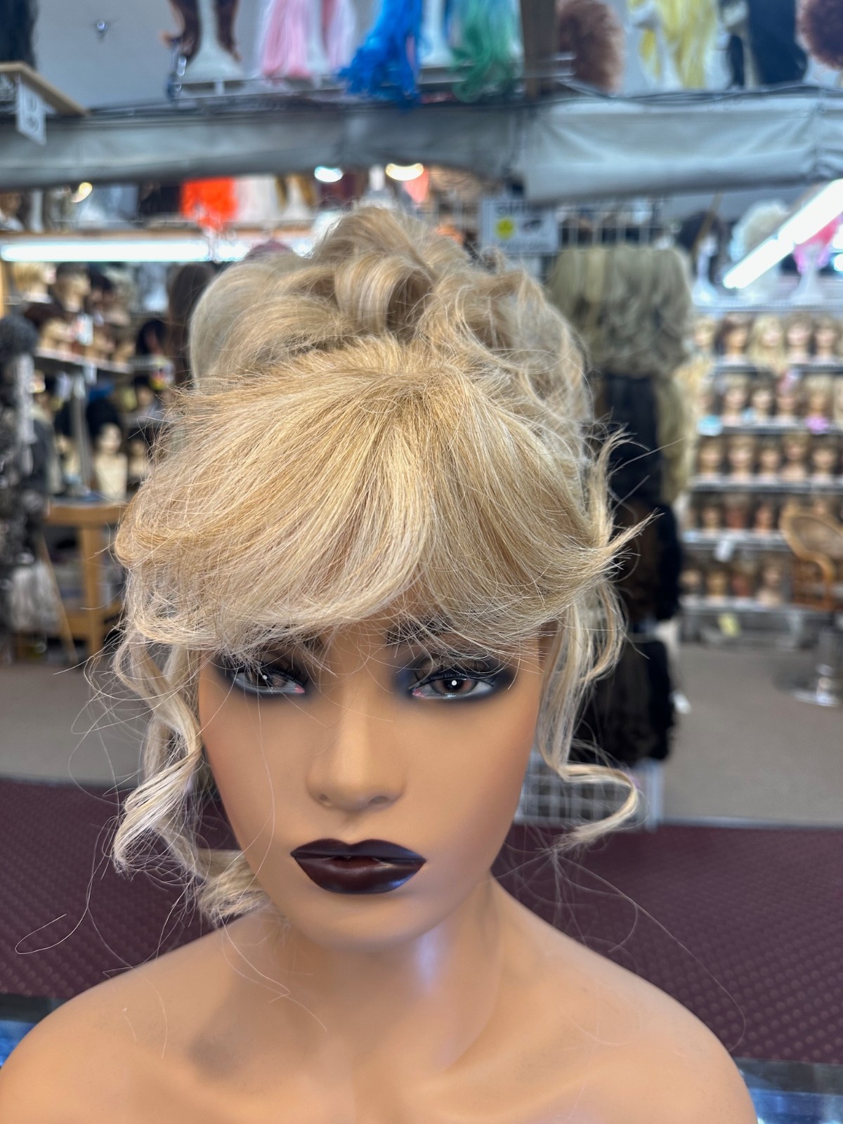 SIN CITY WIGS LOVELY lace front part frosted blonde Raquel welch day to date