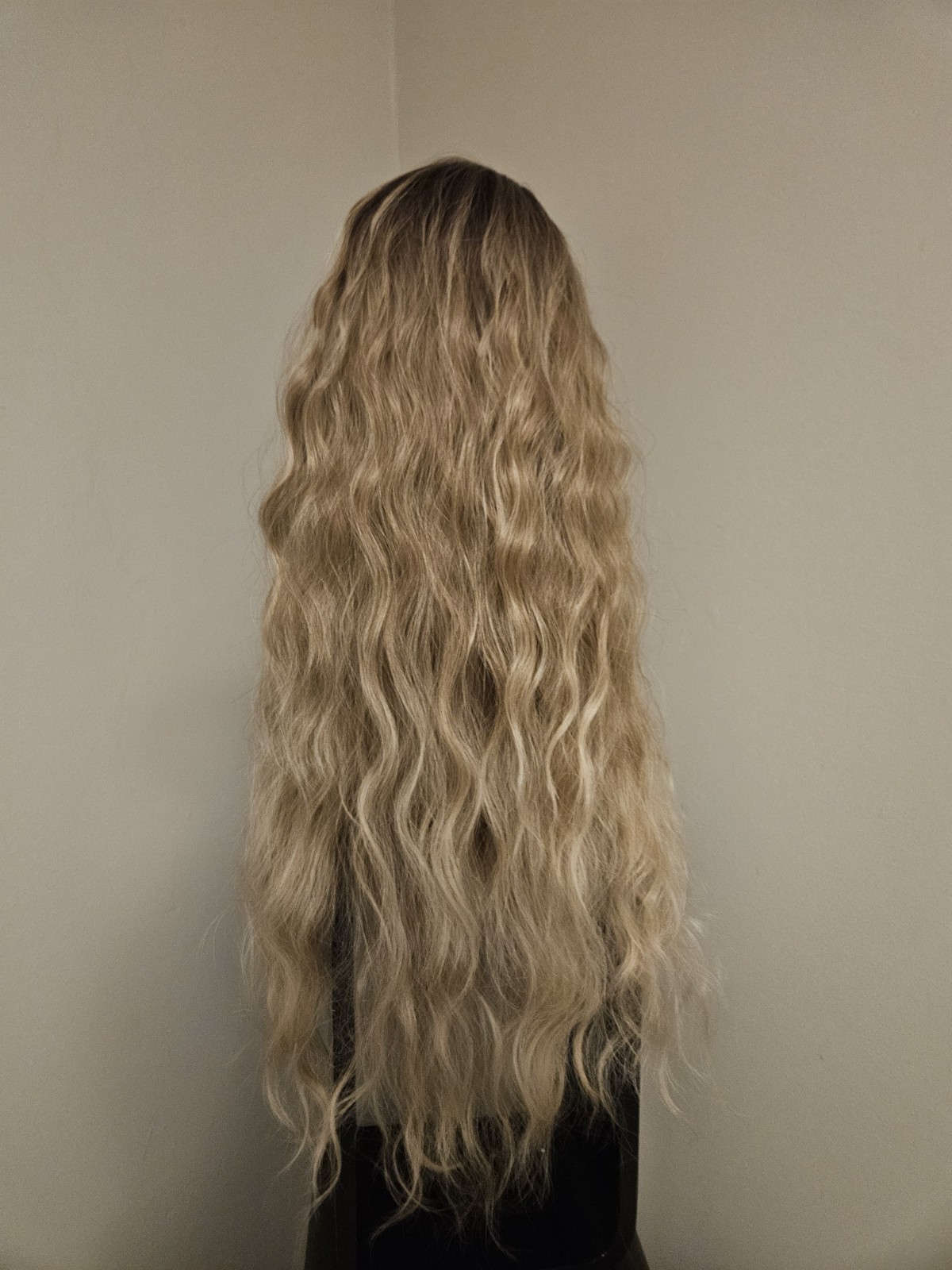 NEW Beige Blonde Ombre Highlights Long WAVY Layered Wig Voluminous