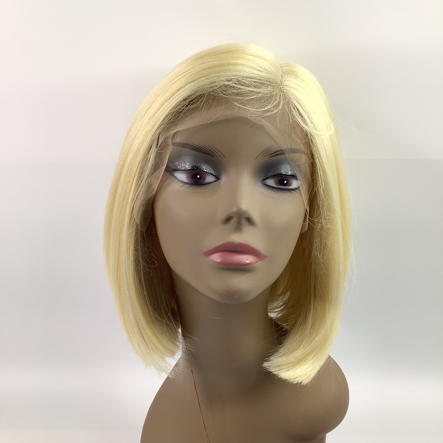 Outre SleekLay Part PERI Lace Front Wig 10″ Color 613 Blonde