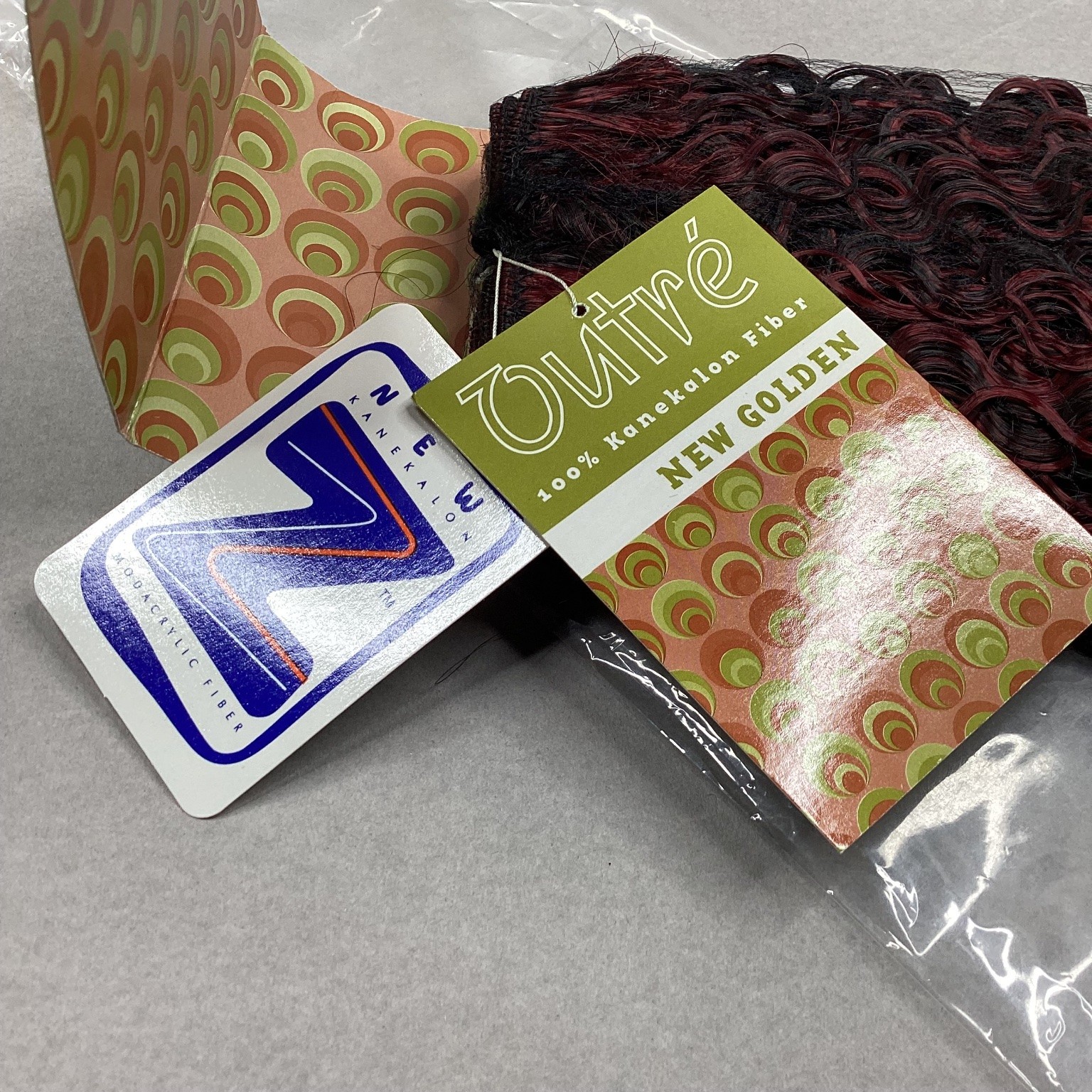 Outré Peggy Weaving Hair Extensions 14/16″ Kanekalon Curly Black Red Tone