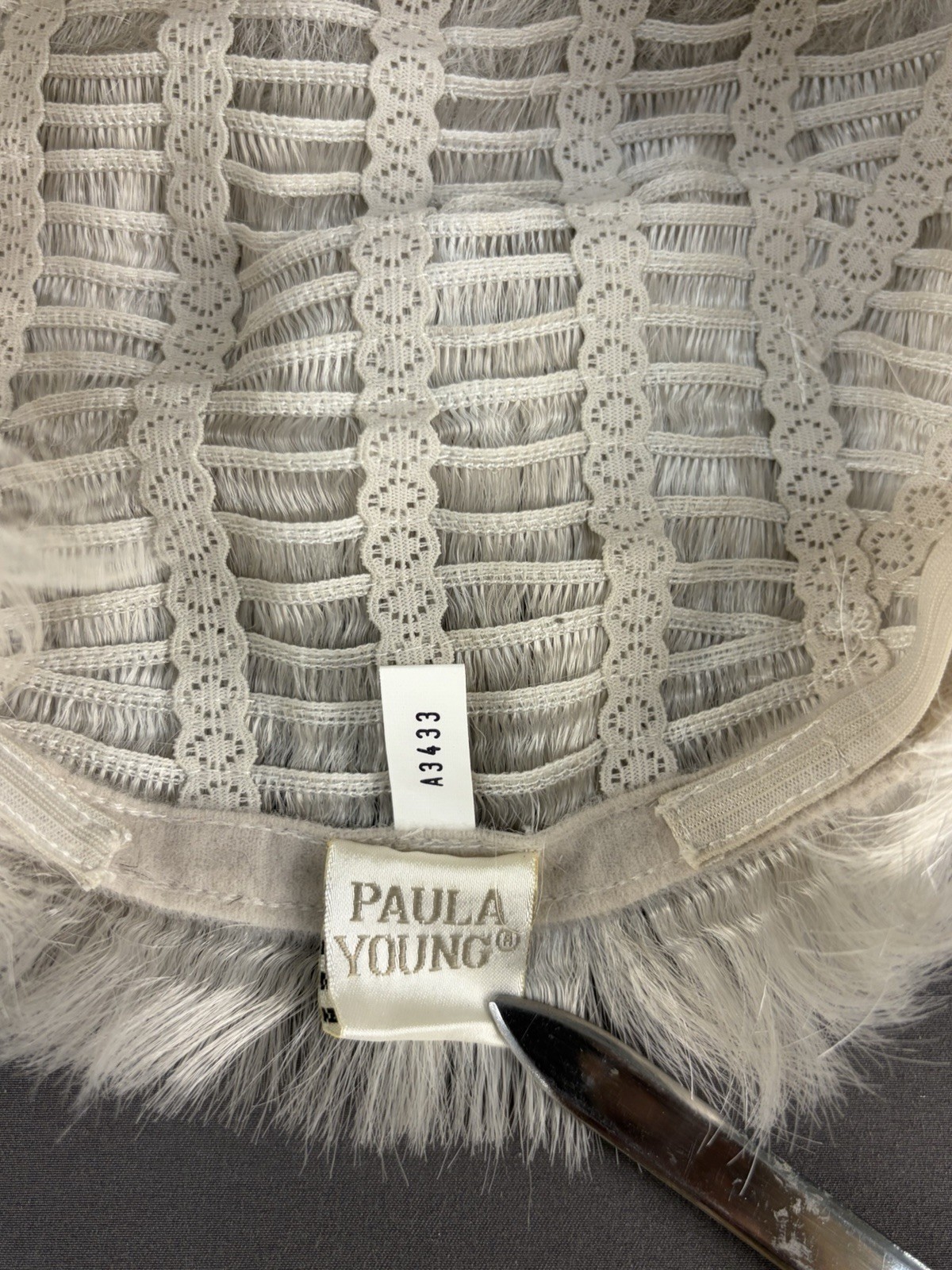 New Paula Young White/Gray Short Hair Wig Adjustable A3433 Casey 60 Petite