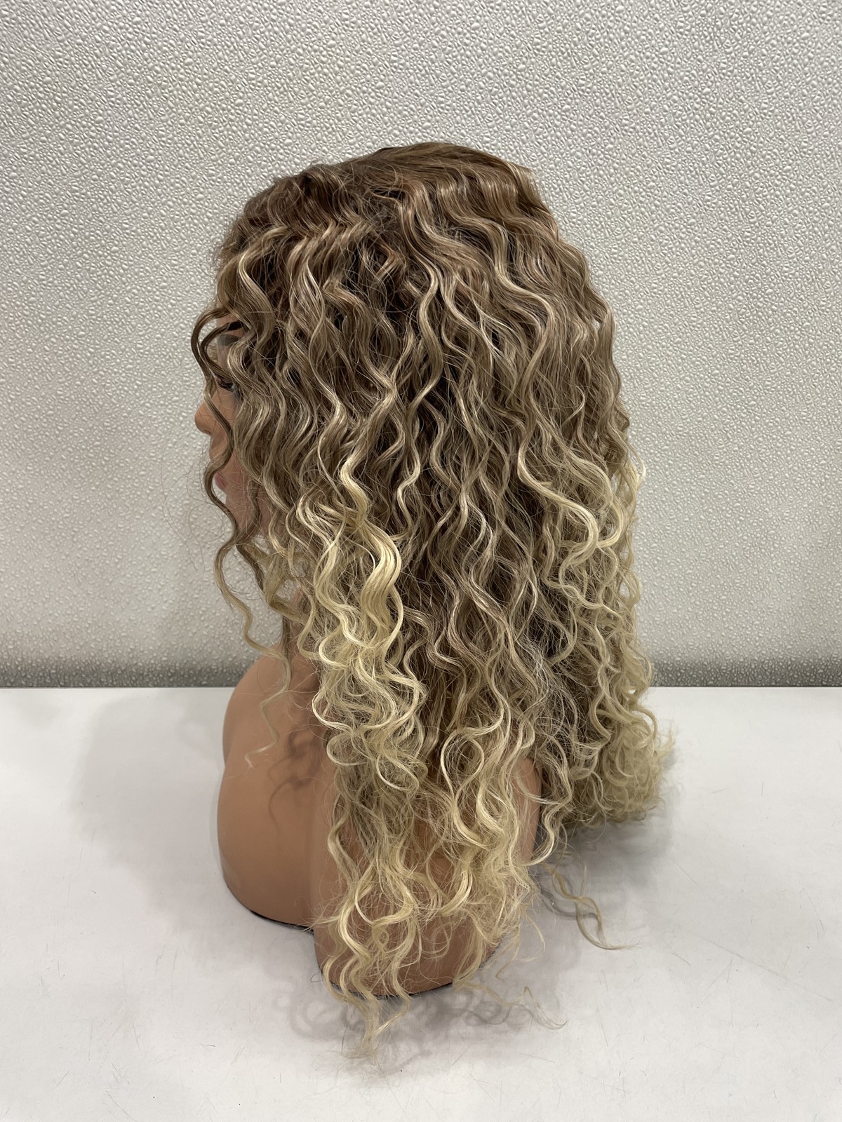 Gorgius Brown & Blonde Highlight Curly Synthetic Fiber Glueless Wig, 20″