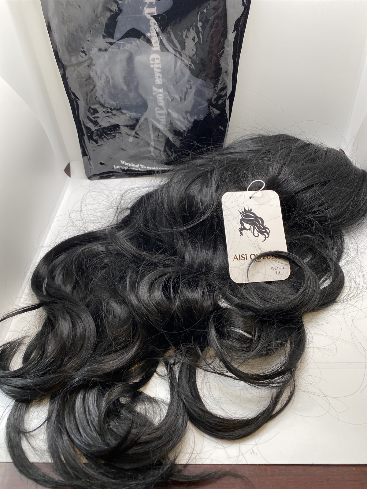 AISI QUEENS Long Black Wavy Wigs for Women Middle Part Curly Black Wig Natural