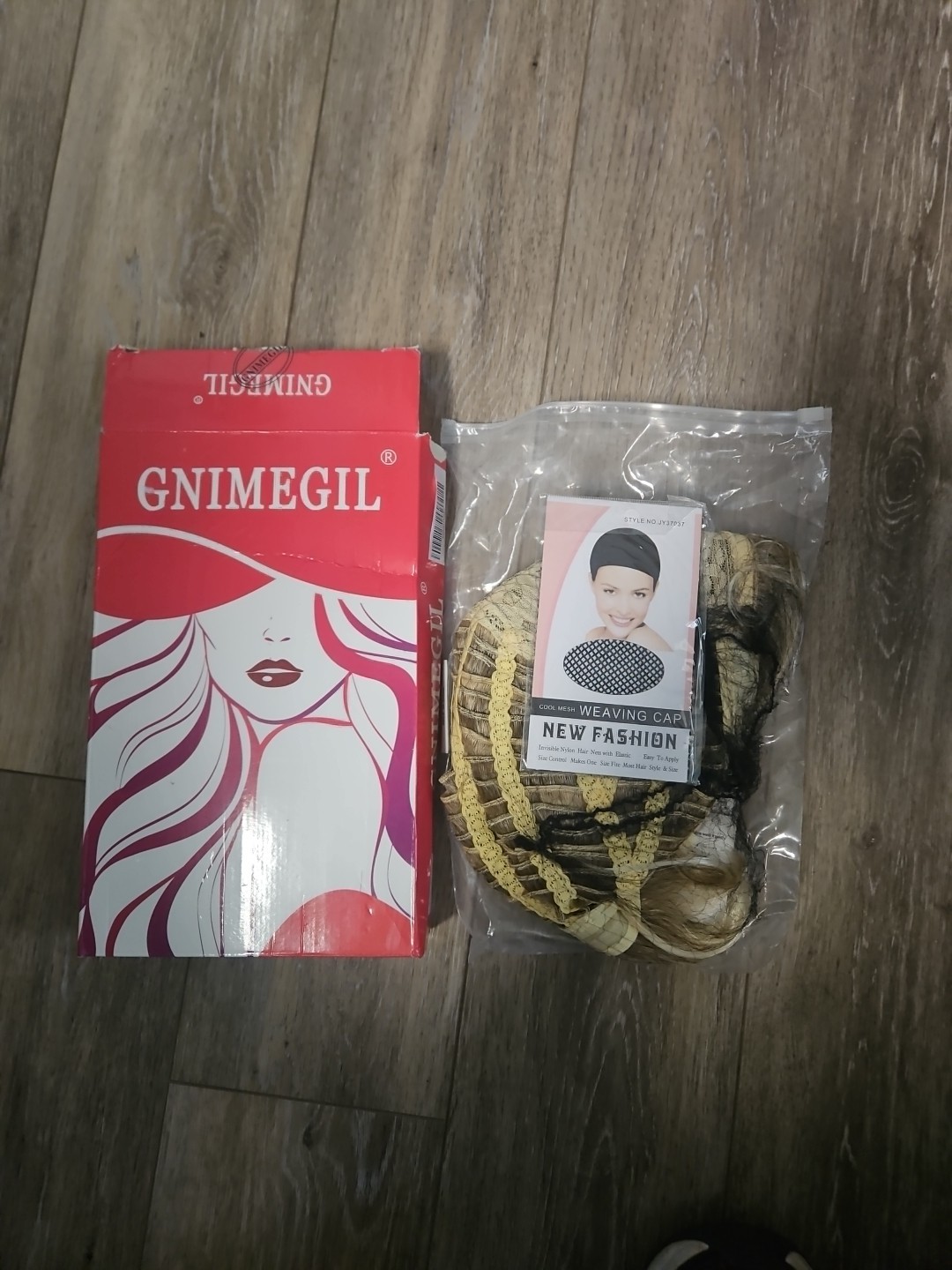 GNIMEGIL Woman Wig Color blonde- NEW