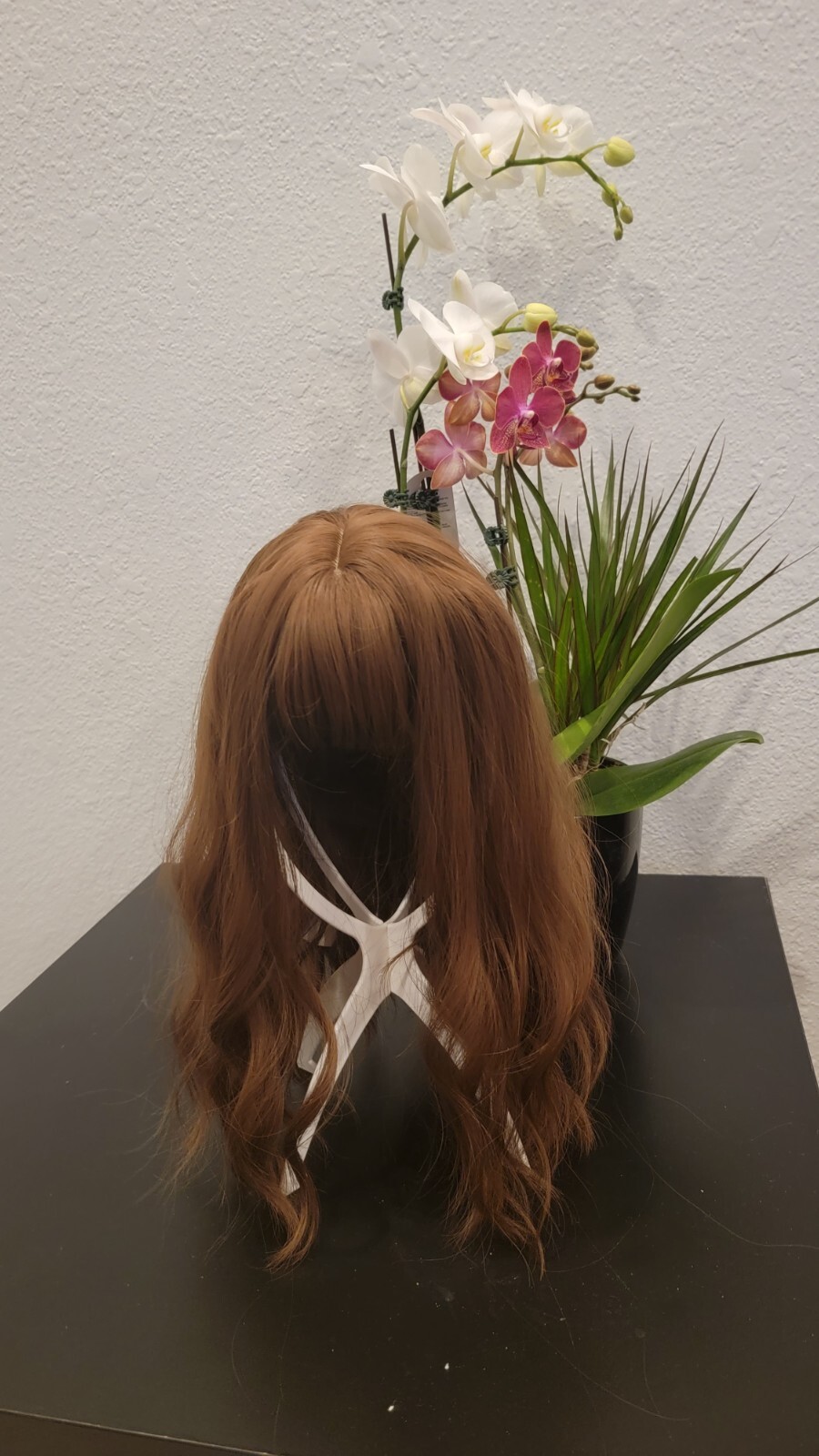 Glueless synthetic wig women wavy brown 14″ with bangs party daily use 