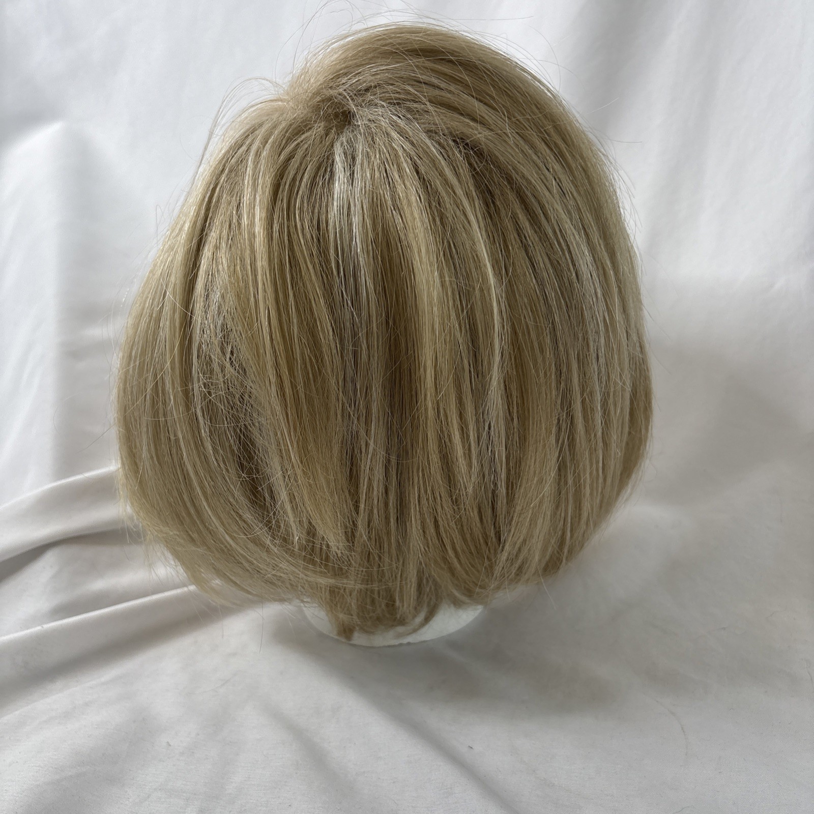 NORIKO JOLIE Creamy Blond Modern Bob Layered With Texture And Volume Wig