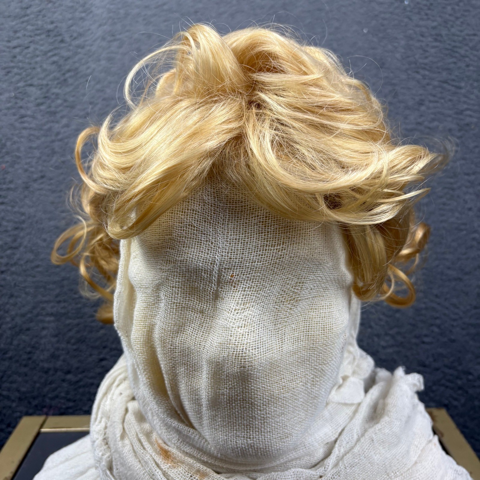 Short Curly Blonde Synthetic Wig Average Cap Size 21.5-22.5 Inch Golden Blonde