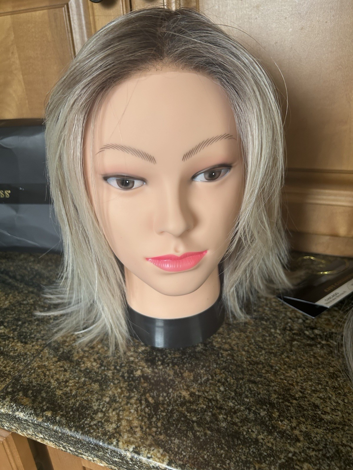 Belletress Wig Chicago Milkshake Blonde-R Preowned
