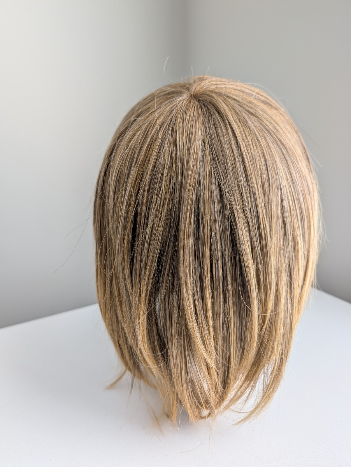 LUXHAIR Lace Front Smooth Shag Light Golden Brown Wig No Box Keralon Light