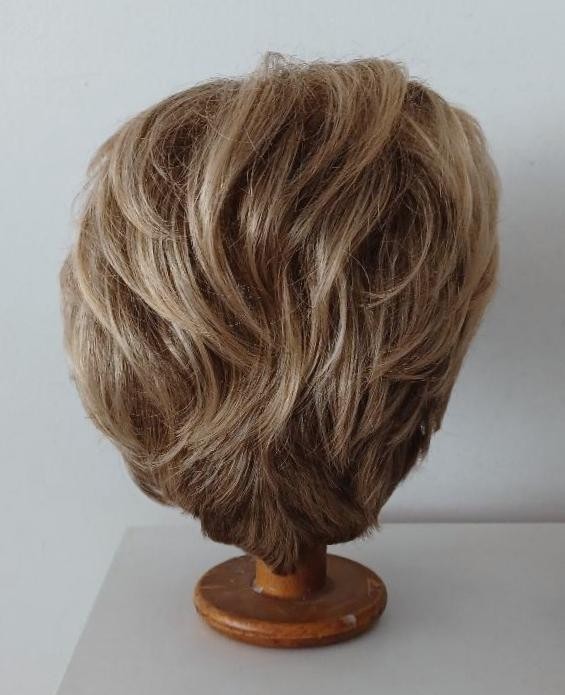 AMORE DESIGNER SERIES RENE OF PARIS NATURALLY ALTERNATIVE HAIR WIG NIB ASH BLOND