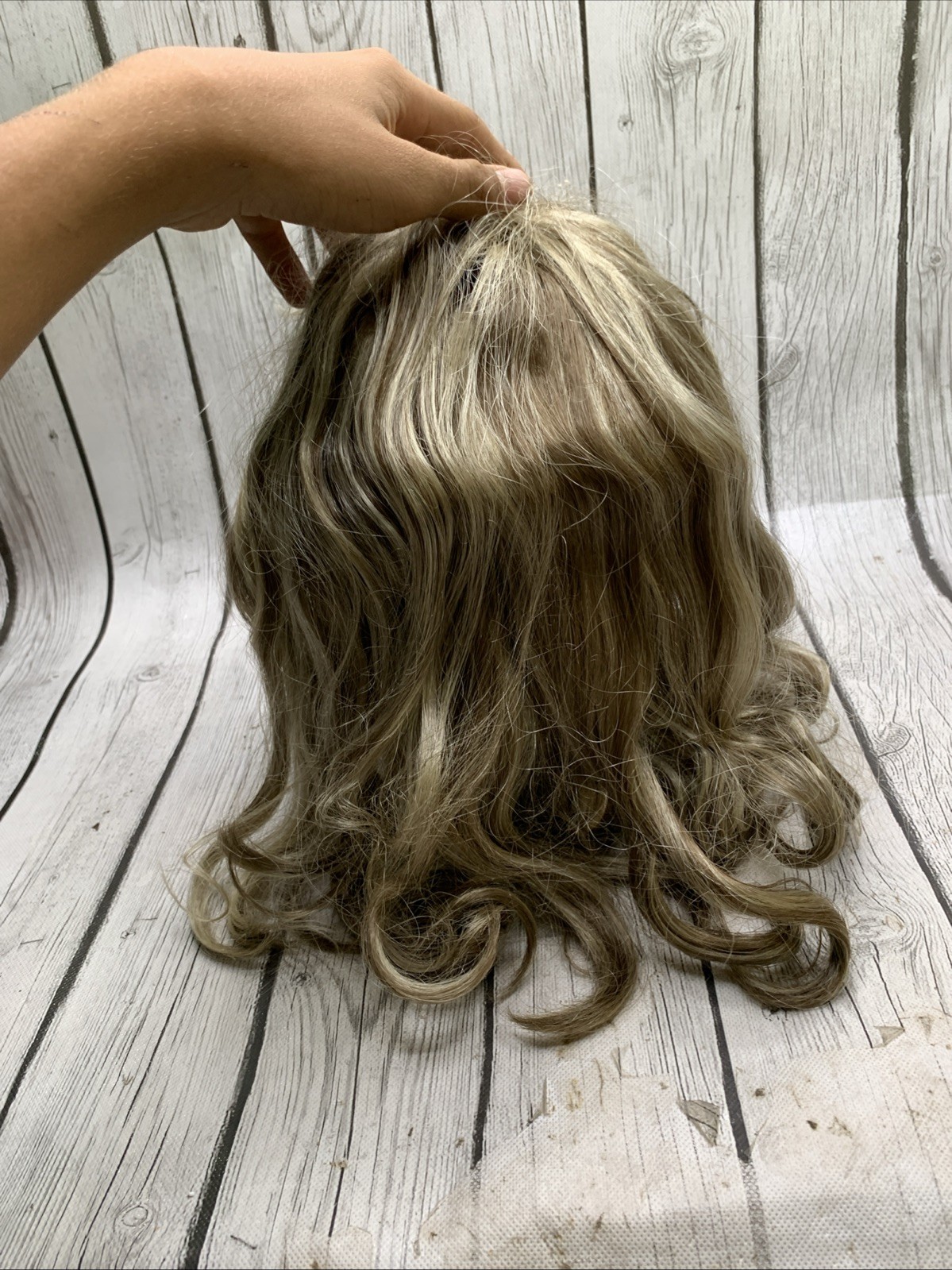 Elura Wig Darker Blonde And Brown Short