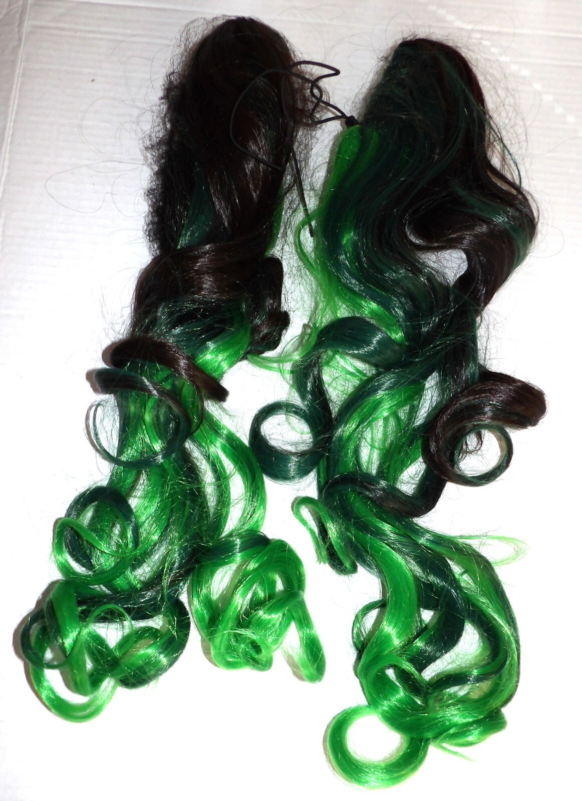 SET OF 2 OMBRE BROWN / LIGHT &DARK GREEN WAVY CLIPON EXTENSION LONG 21″ PONYTAIL