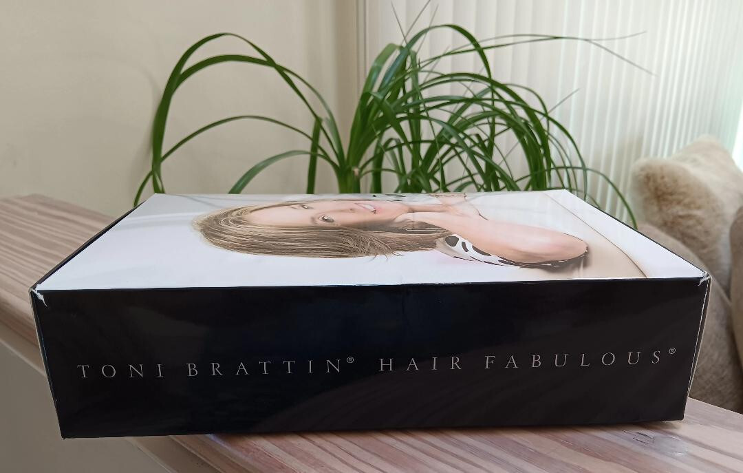 Toni Brattin Flirtatious Wig – Casual Bang with Trendy Cut in Light Gray-Sz PLUS