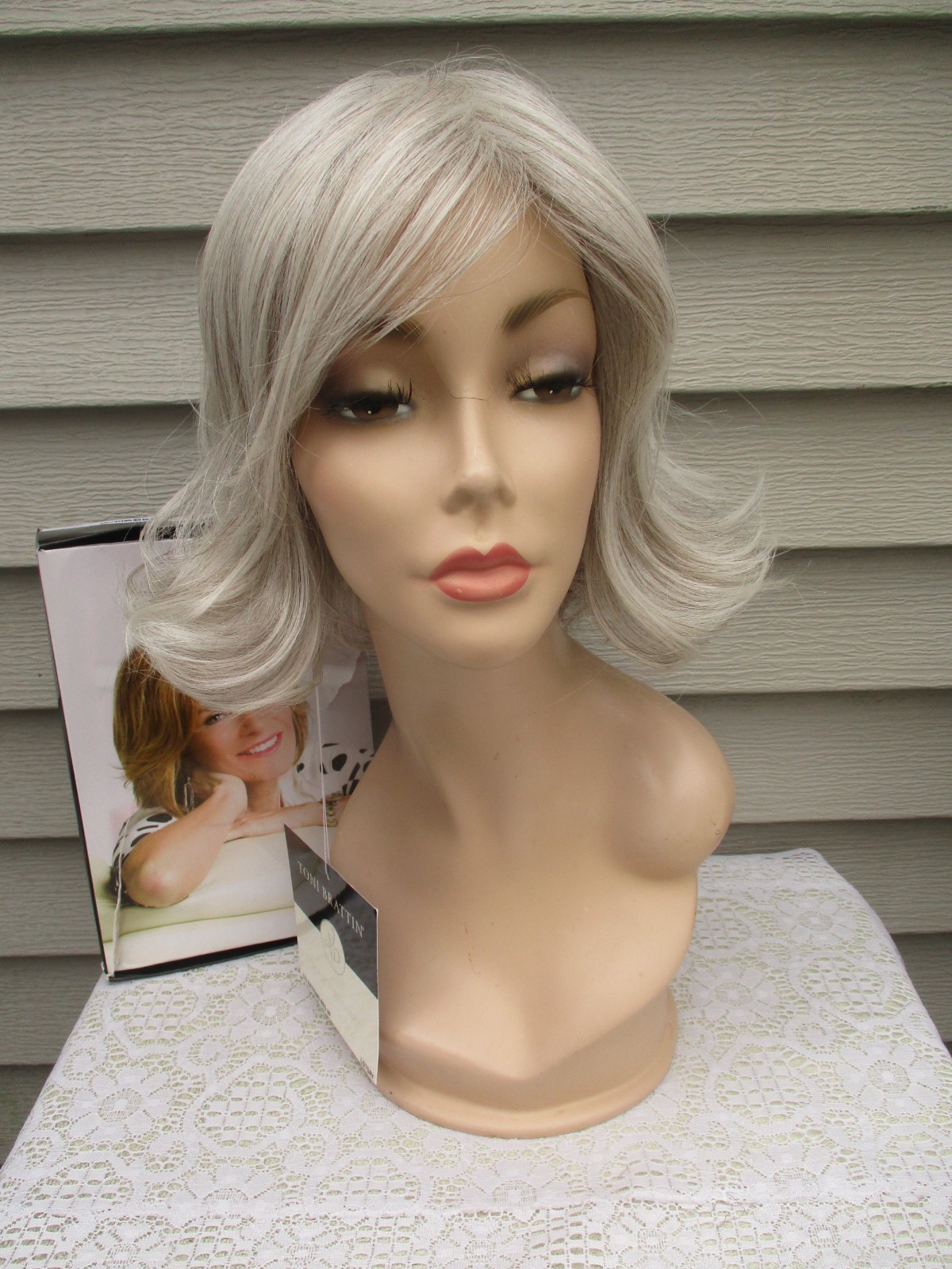 Toni Brattin Wig ENTICING Size Reg AVERAGE Color LIGHT GRAY Heat Friendly