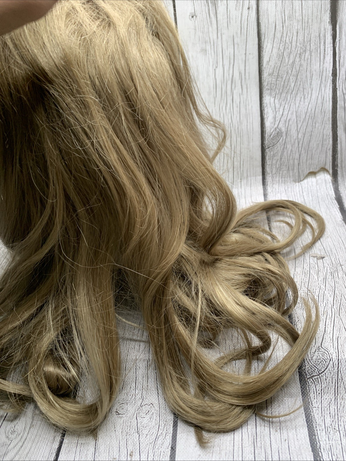 Elura Wig Blonde Short Hair 100% Modacrylic Wavy