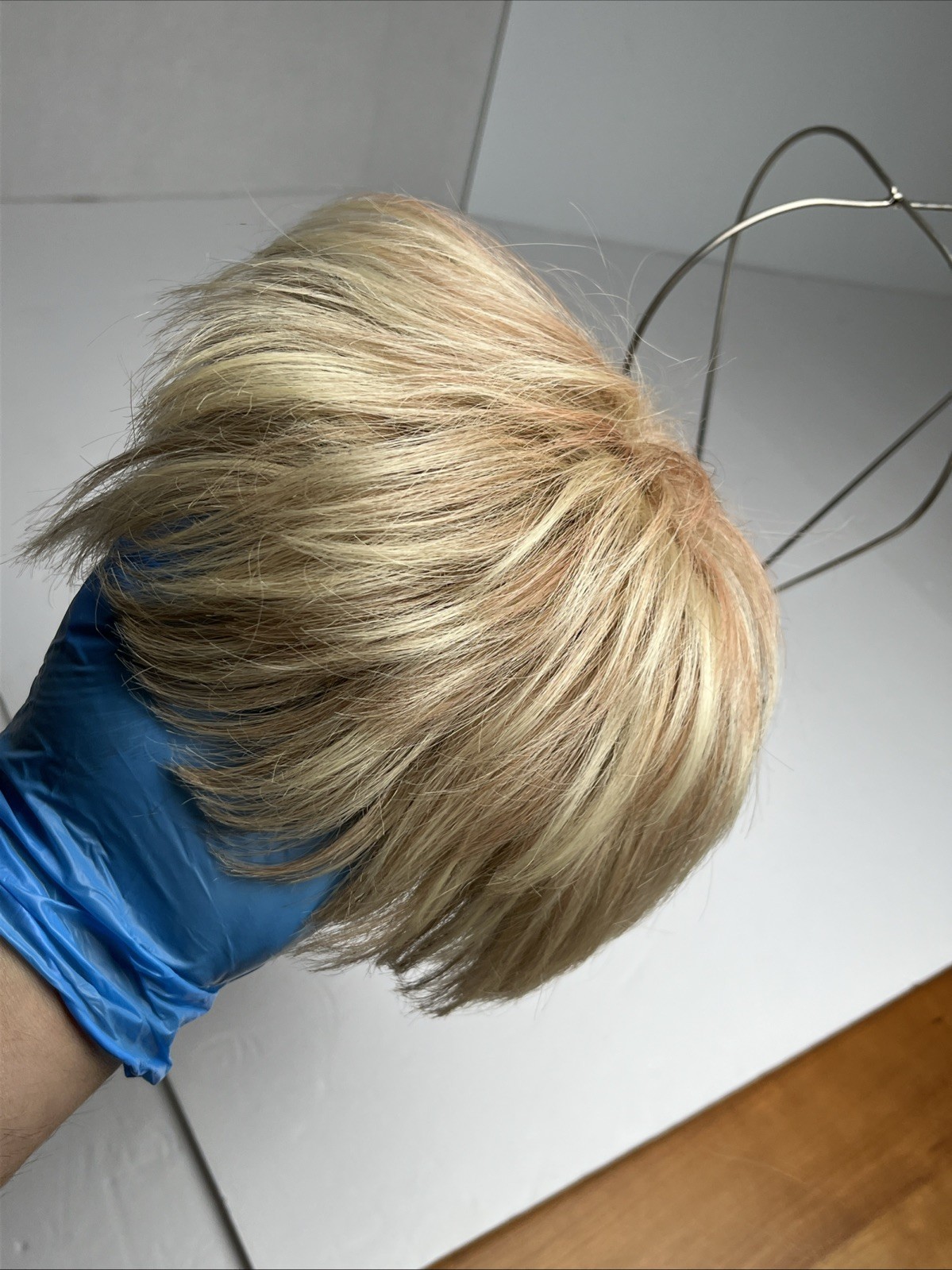 The Wig Company Blonde Perfect Image Short Average 21″-22″ w Vtg MCM Metal Stand
